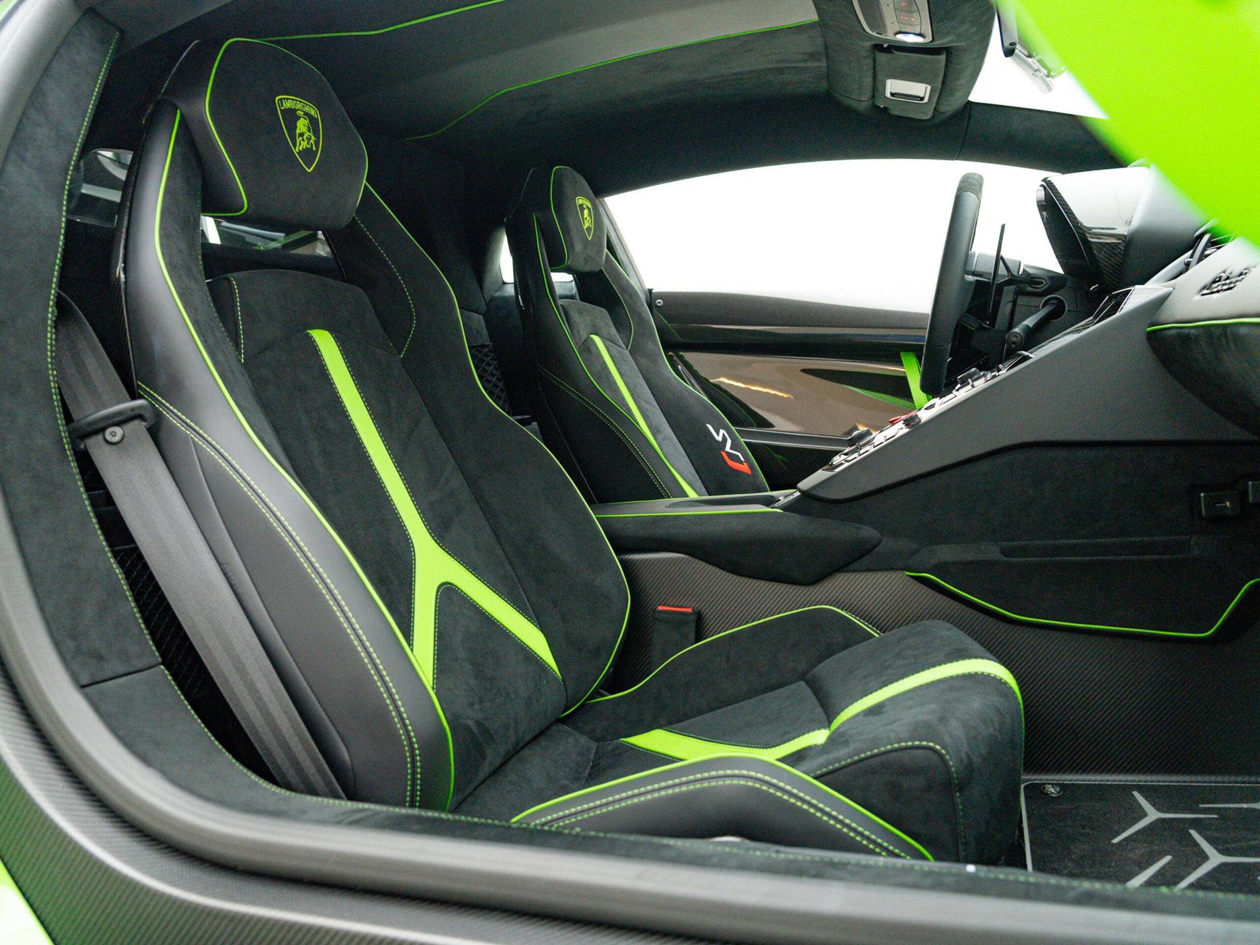 2019 Lamborghini Aventador SVJ — Photo 11 / 16