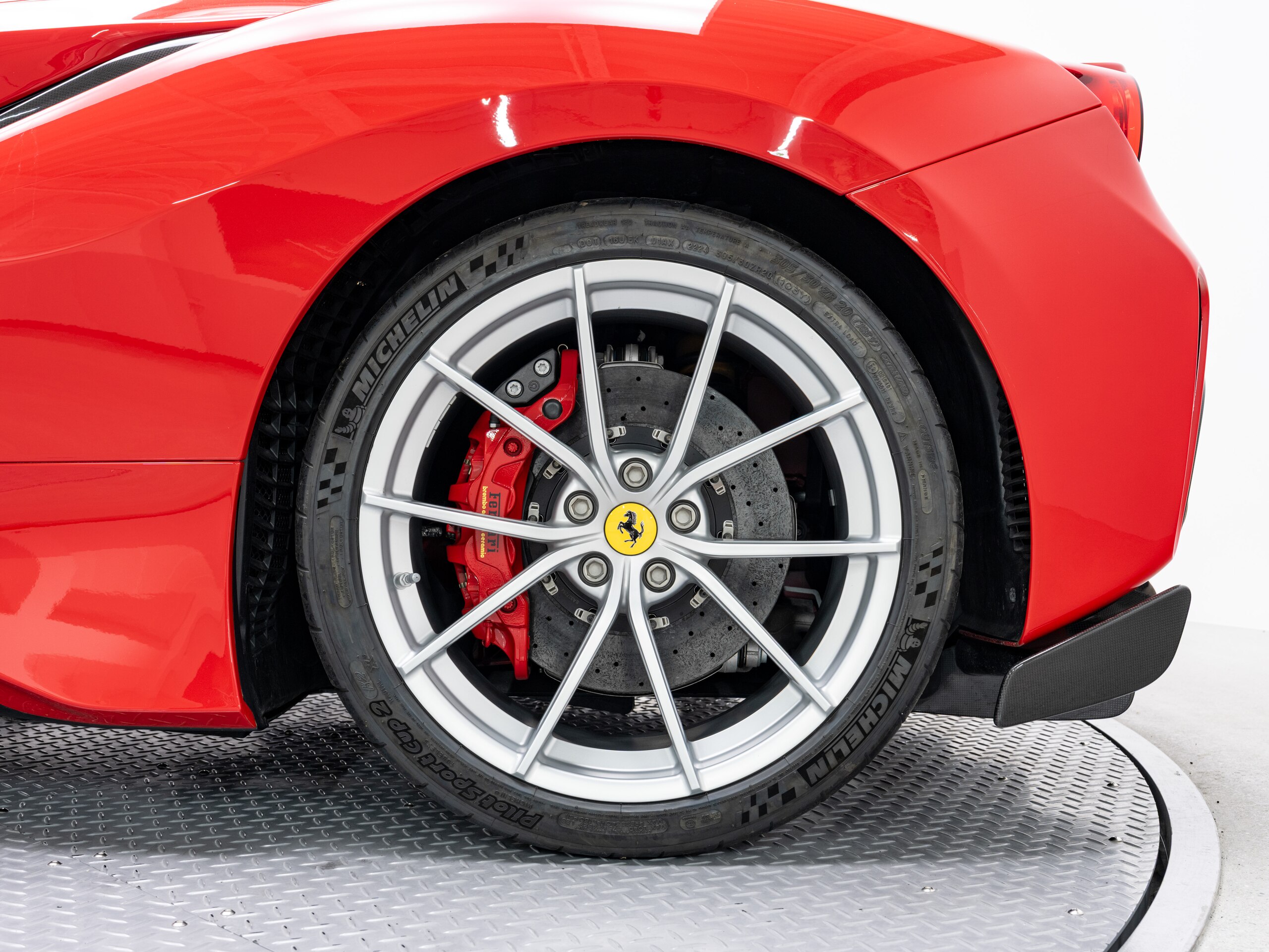 2019 Ferrari 488 Pista — Photo 21 / 26