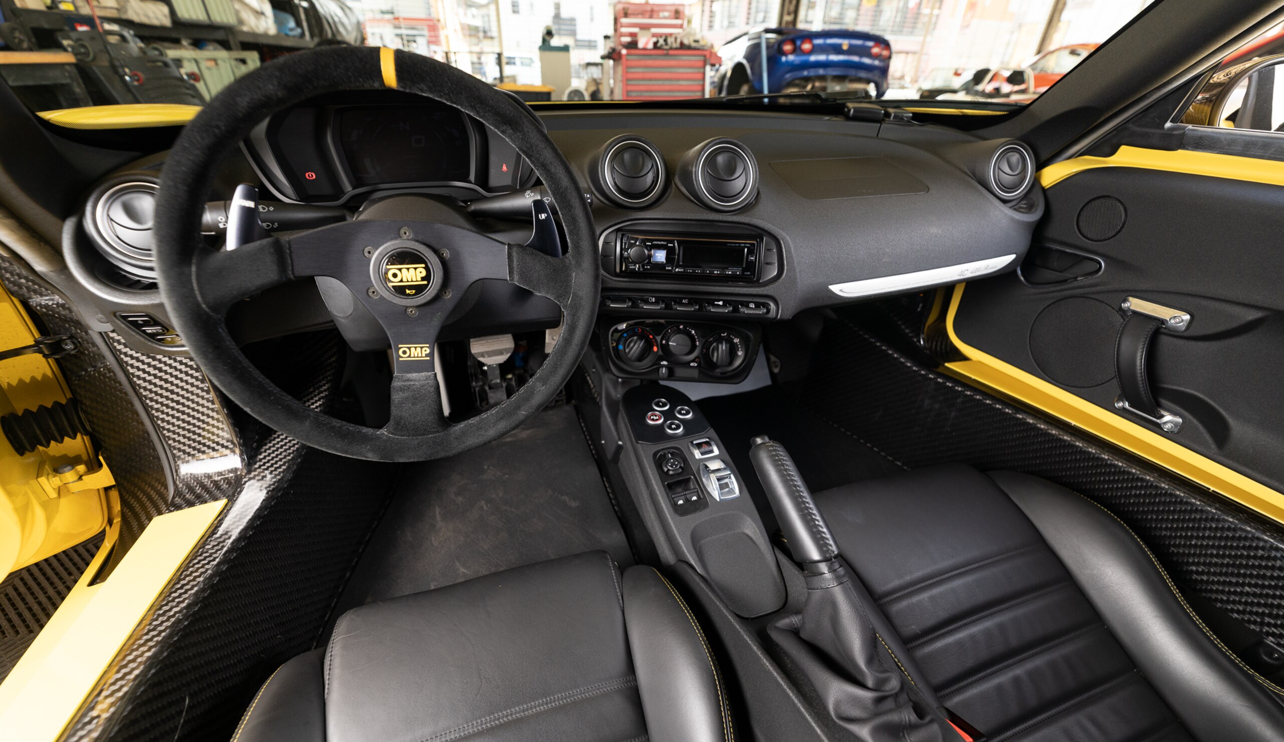2016 Alfa Romeo 4C — Photo 7 / 17