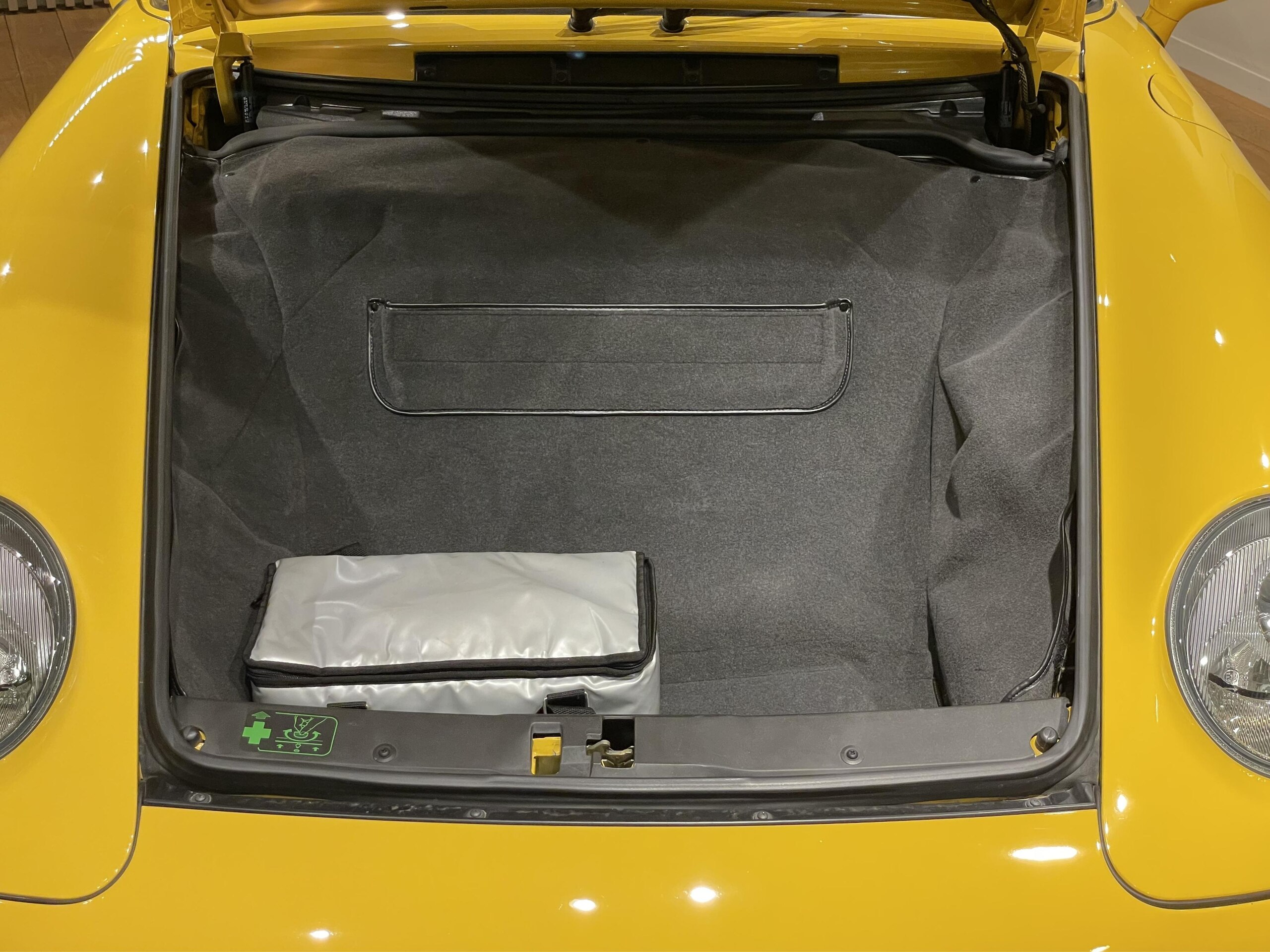 1996 Porsche 911 Carrera — Photo 17 / 18