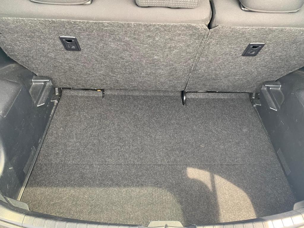 2019 Toyota Vitz — Photo 21 / 21