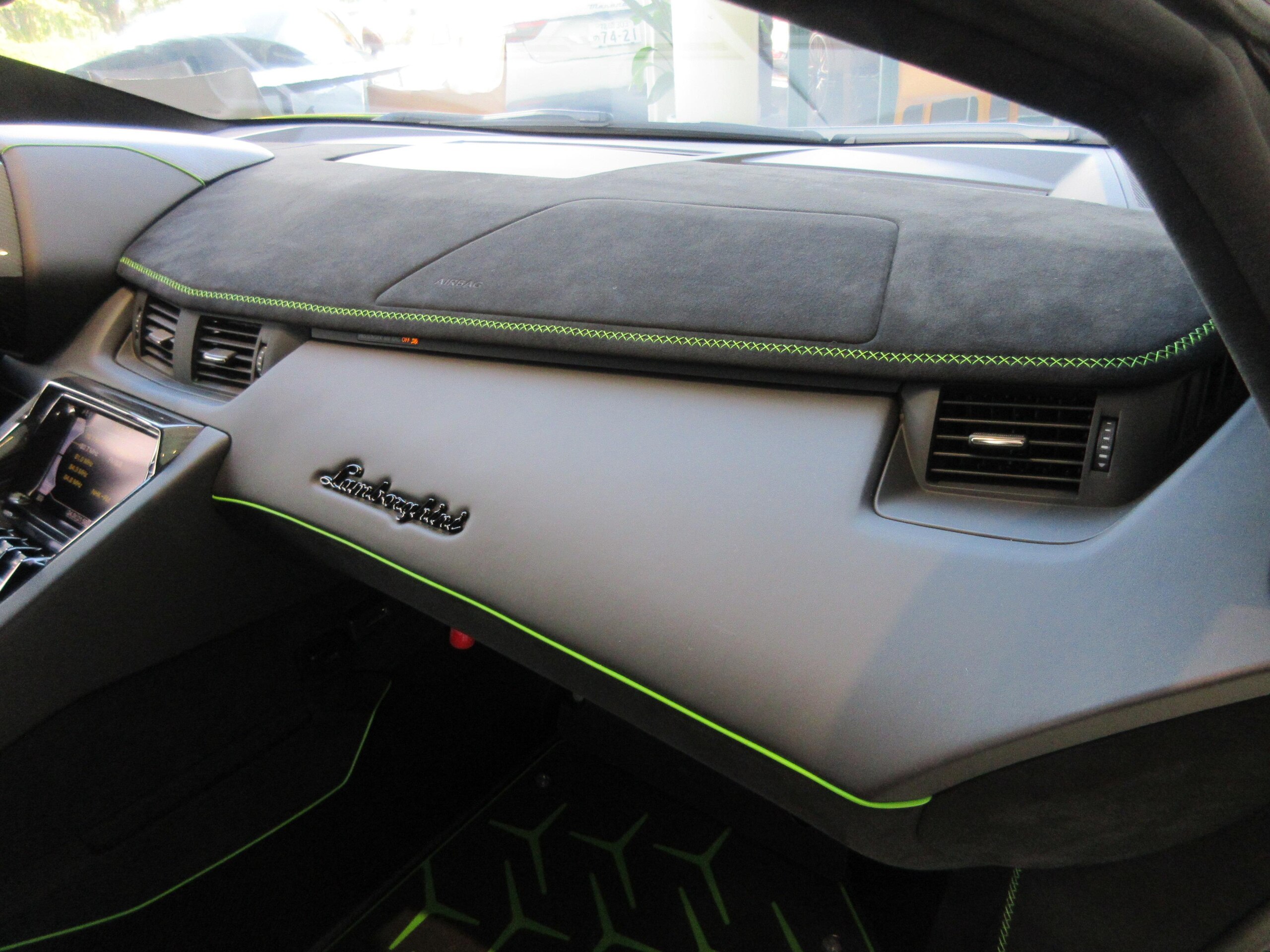 2020 Lamborghini Aventador SVJ — Photo 22 / 25