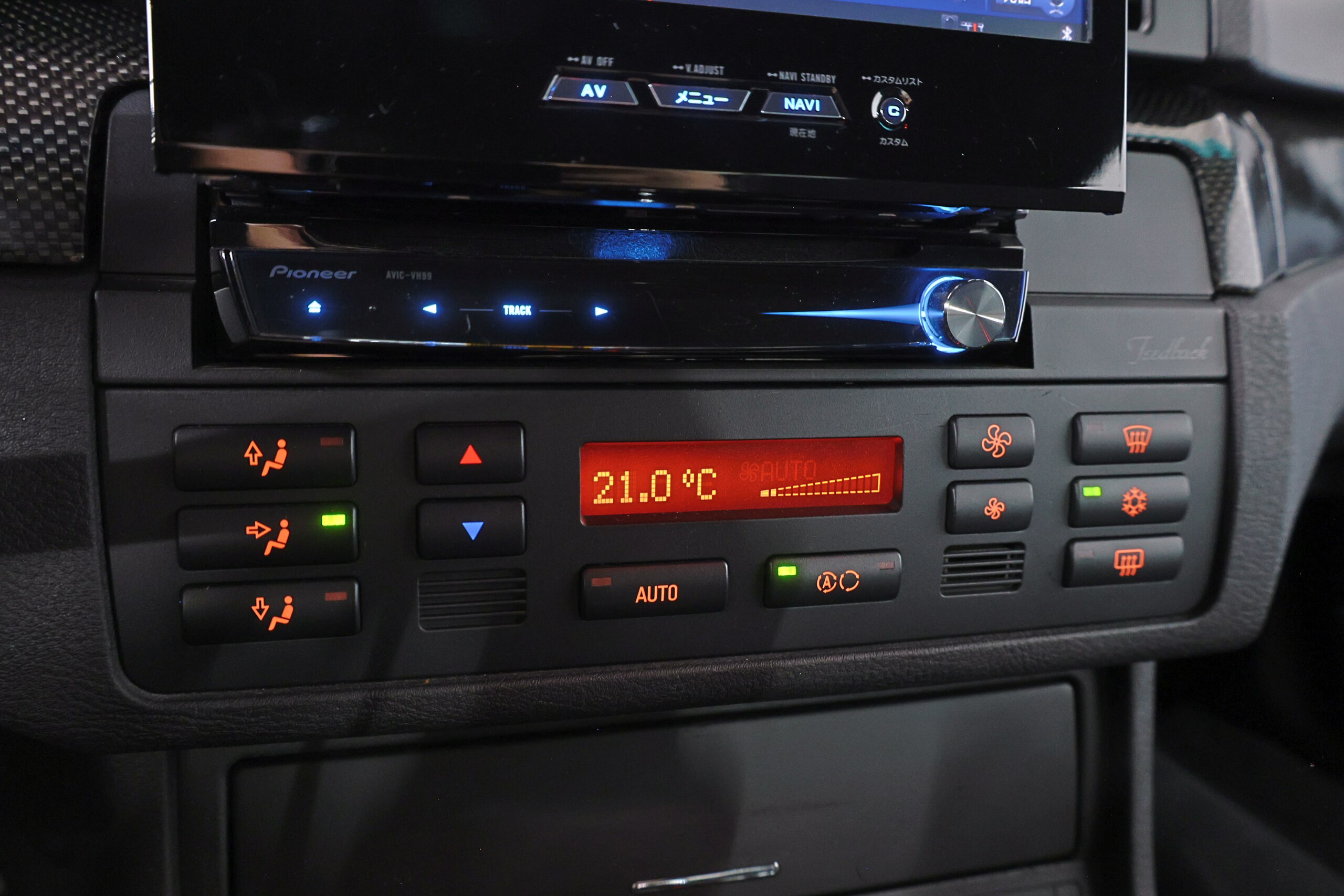 2004 BMW M3 CSL — Photo 18 / 28