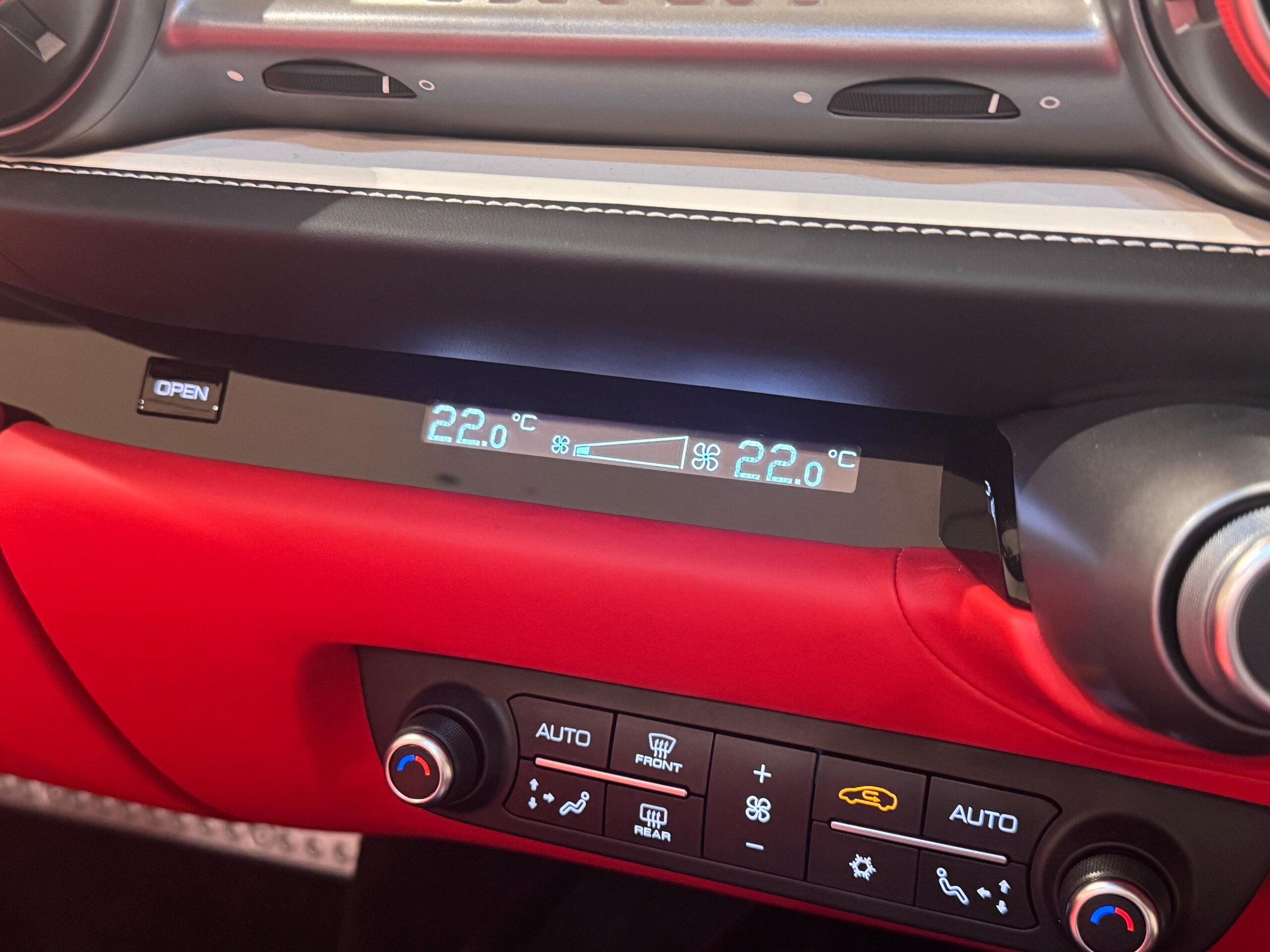 2023 Ferrari 812GTS — Photo 20 / 28