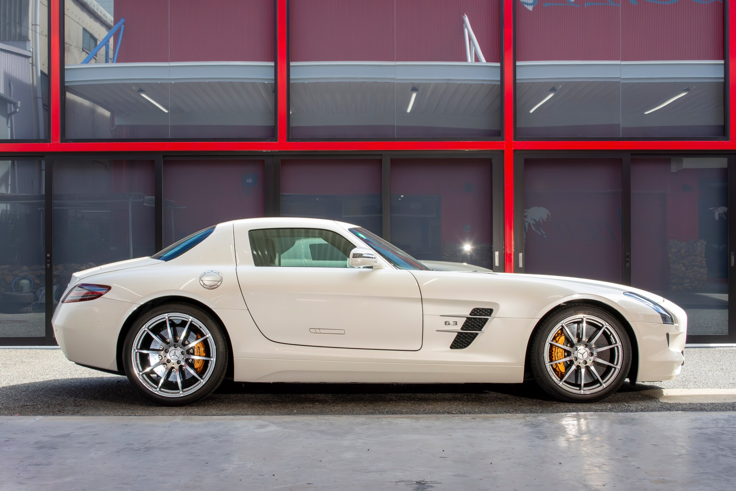 2010 Mercedes Benz SLS AMG — Photo 9 / 23
