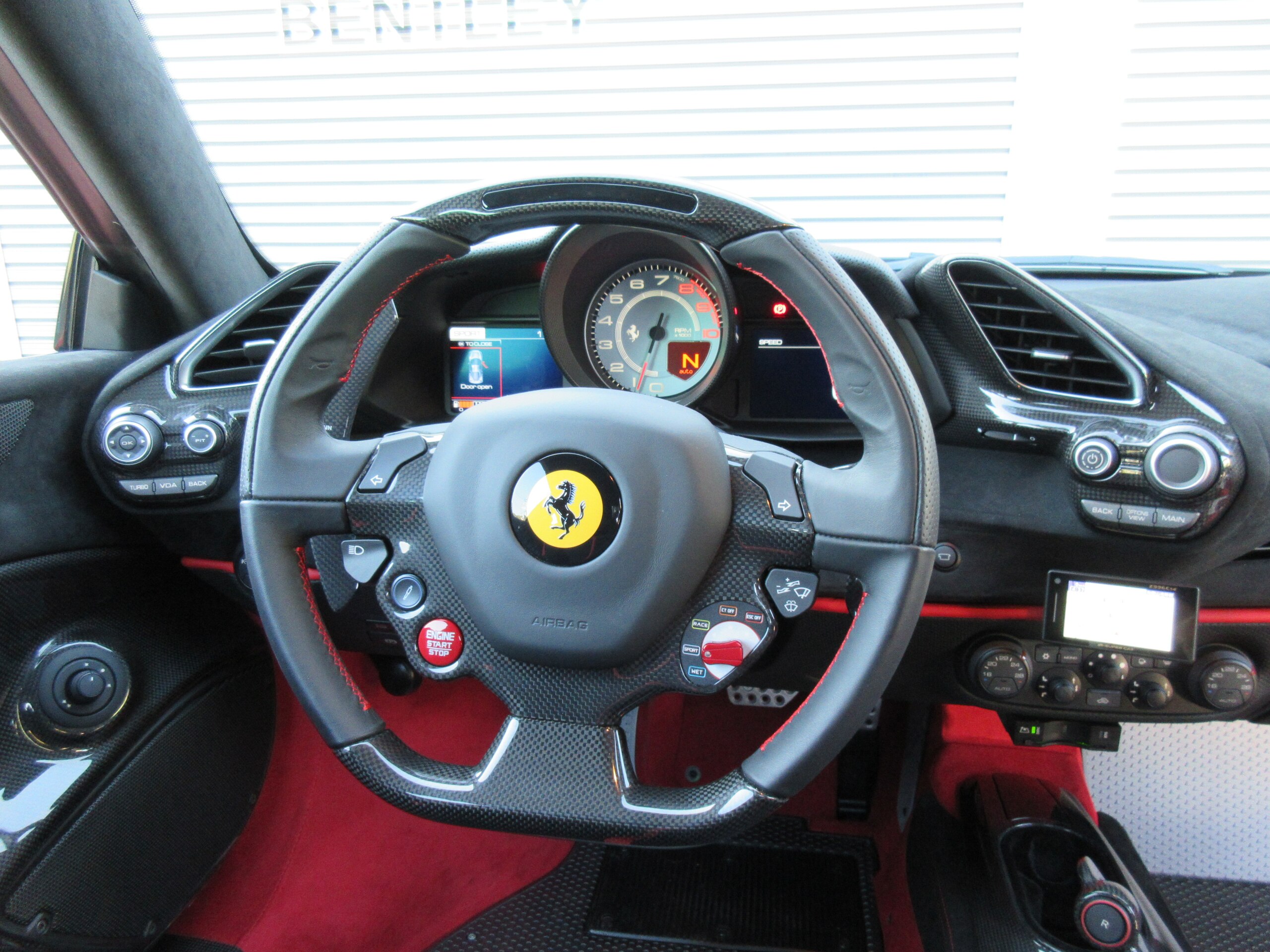 2019 Ferrari 488 Pista — Photo 12 / 17
