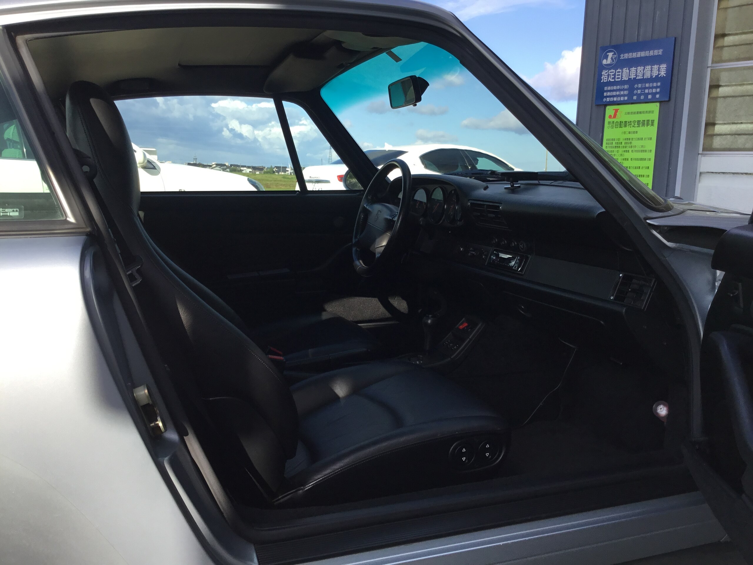 1995 Porsche 911 Carrera — Photo 10 / 12
