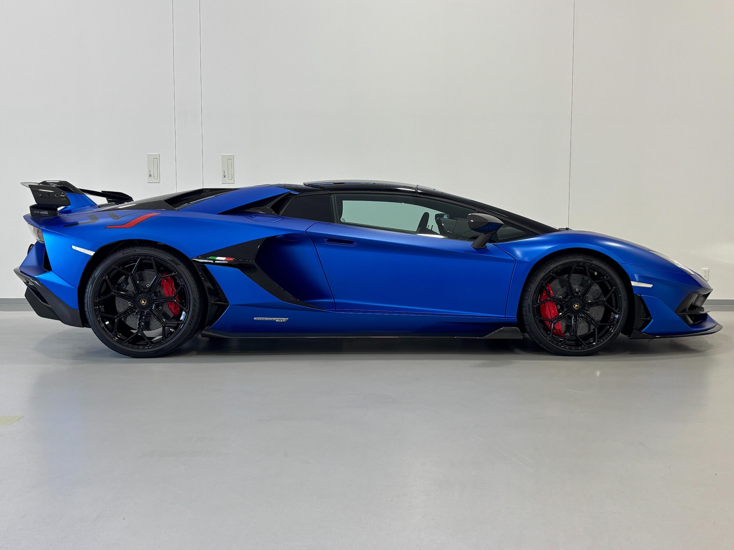 2020 Lamborghini Aventador SVJ Roadster — Photo 19 / 40