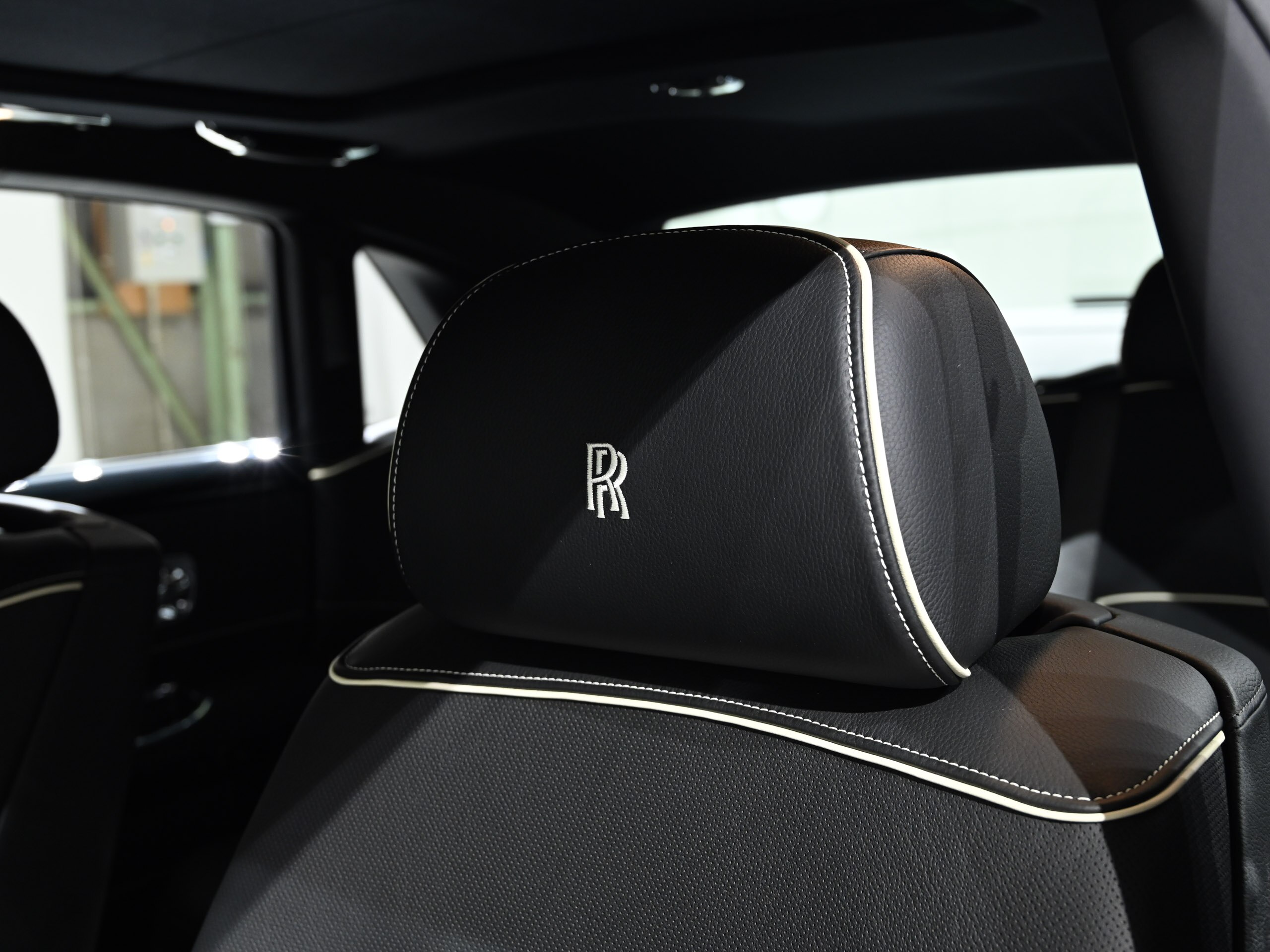 2014 Rolls-Royce Ghost — Photo 8 / 28