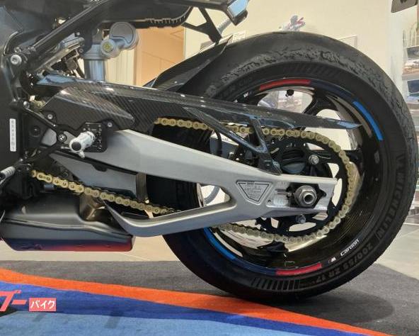 2023 BMW M1000RR — Photo 16 / 18