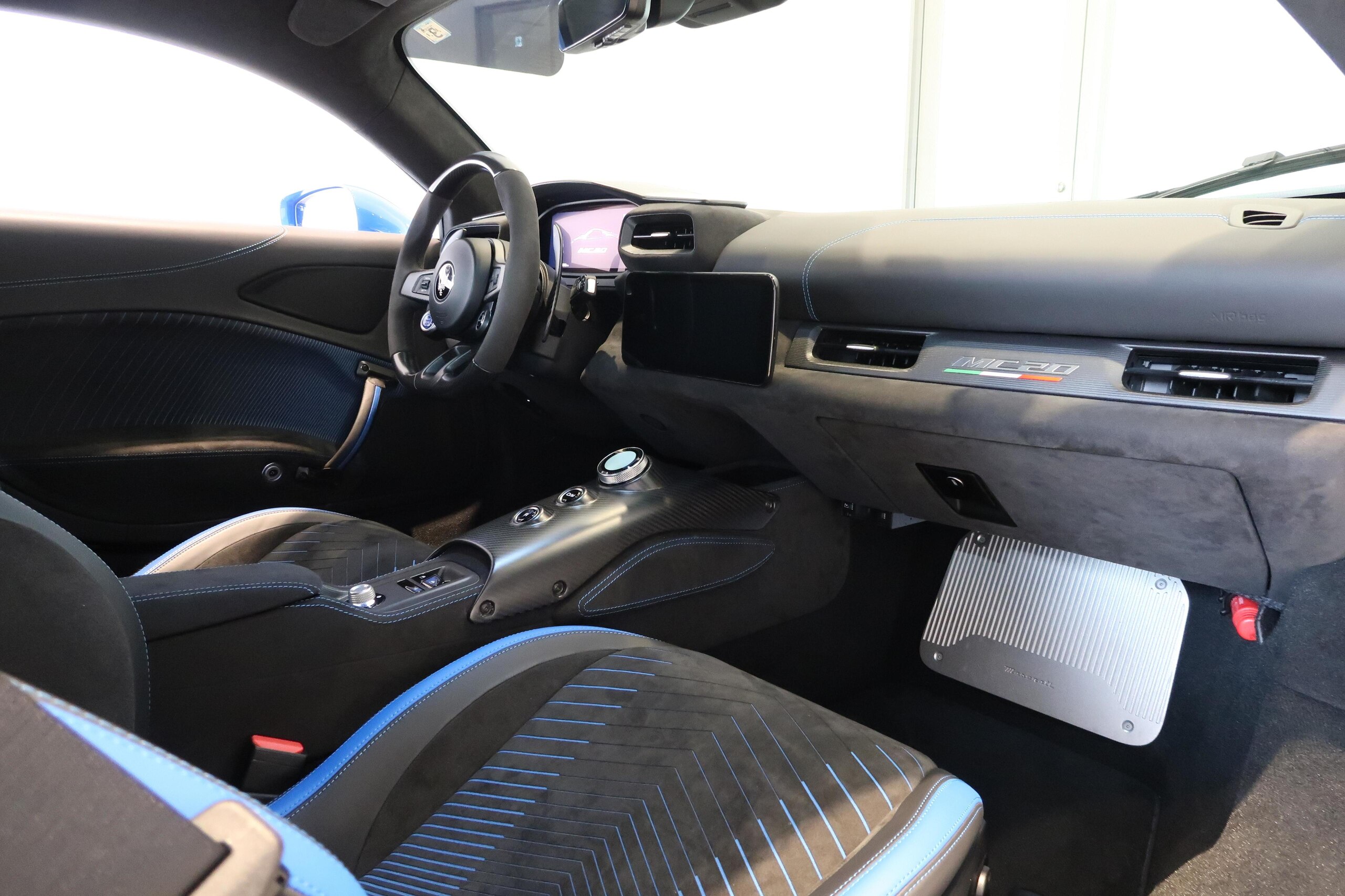 2023 Maserati MC20 — Photo 13 / 19