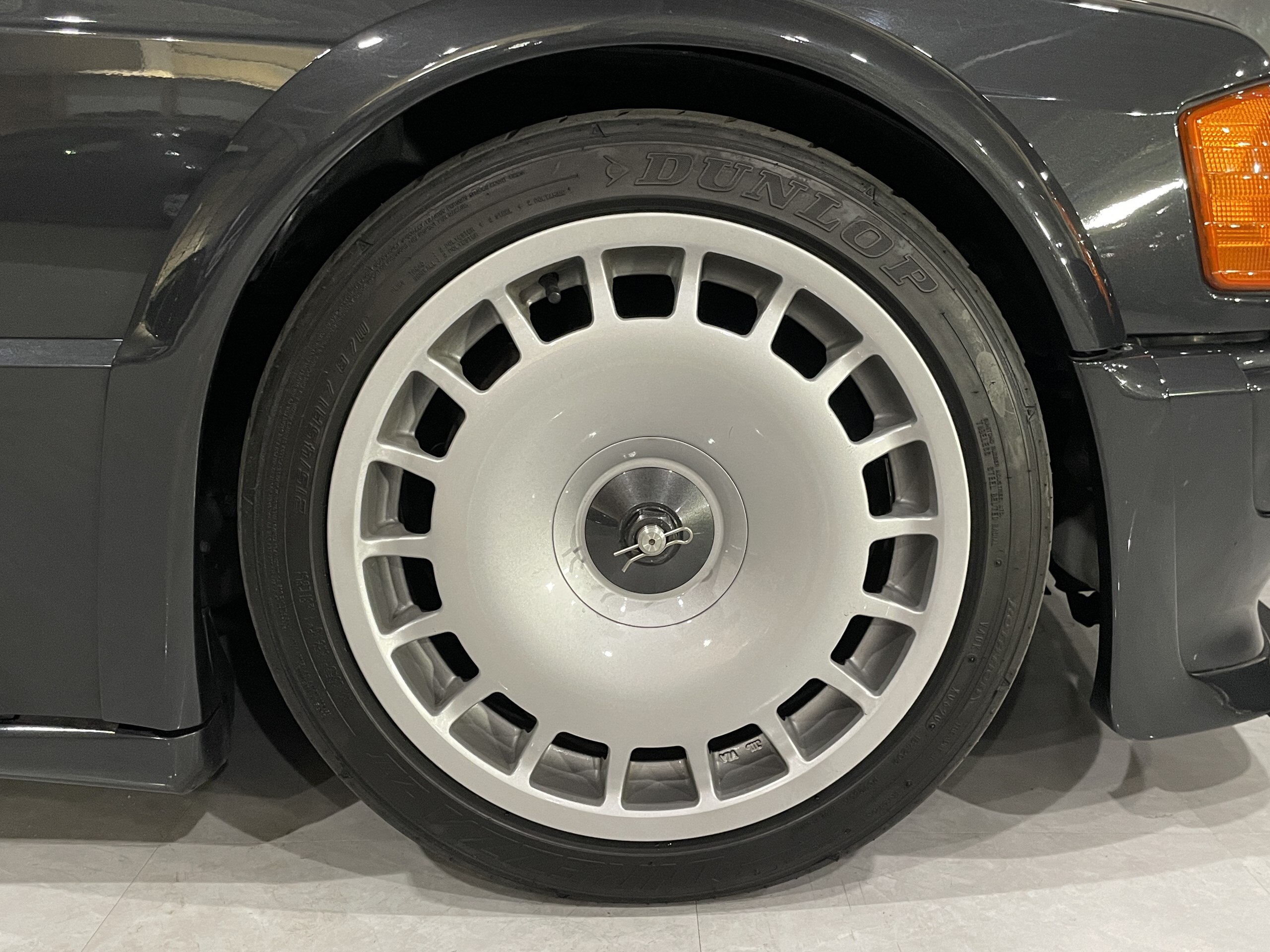 1991 Mercedes Benz 190E — Photo 13 / 36