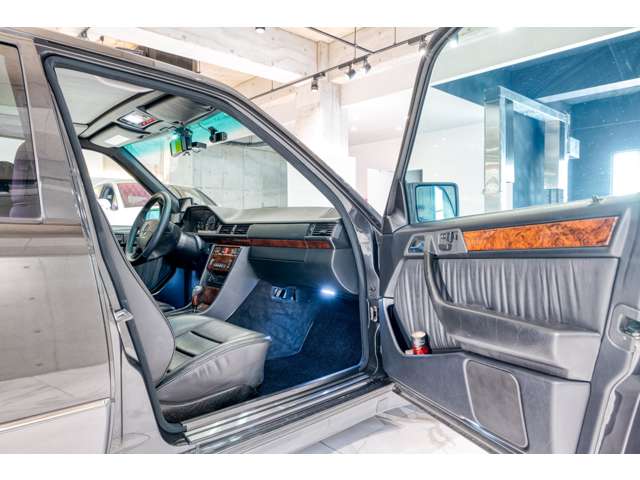 1994 Mercedes Benz E500 — Photo 16 / 23