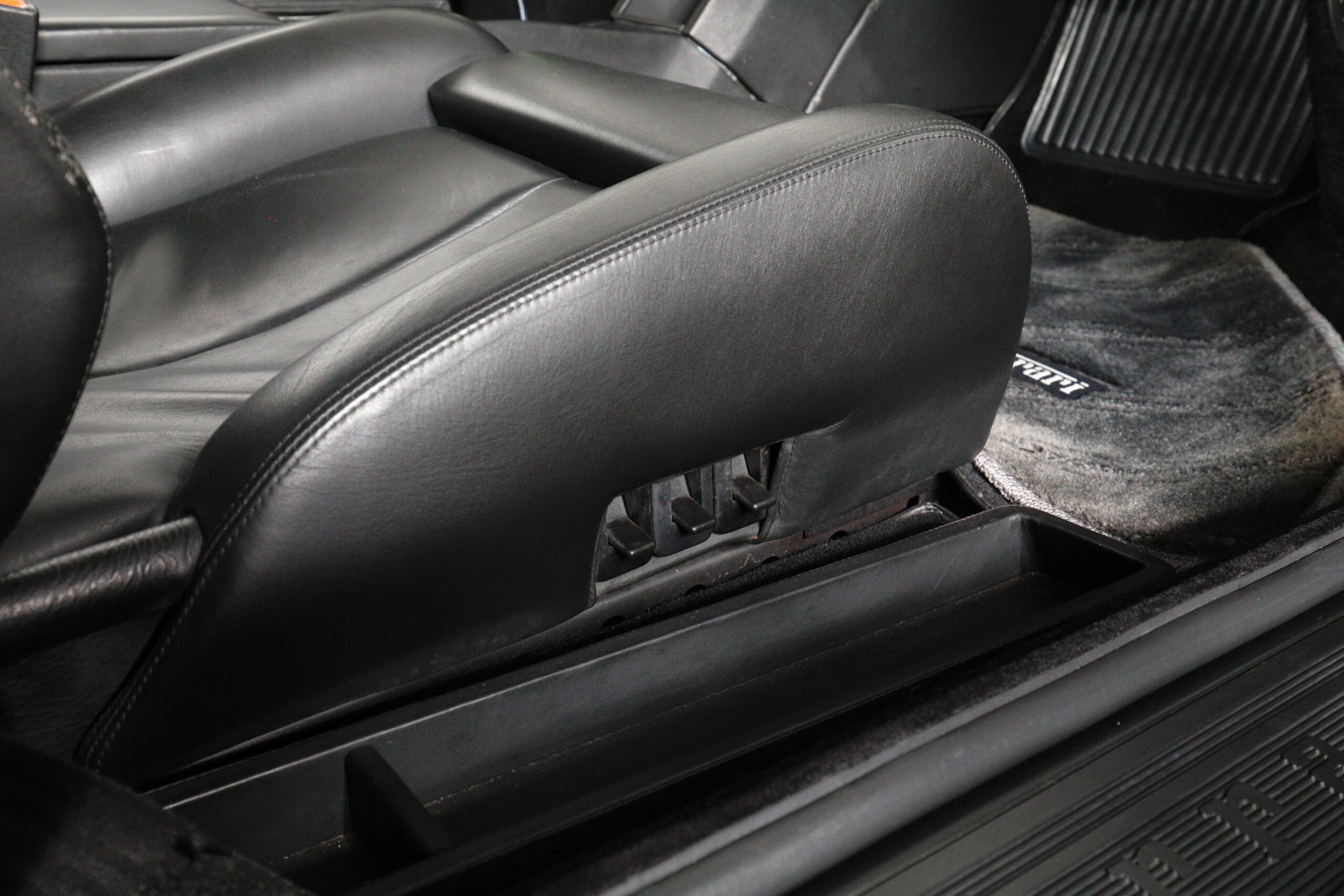 1991 Ferrari Testarossa — Photo 44 / 63