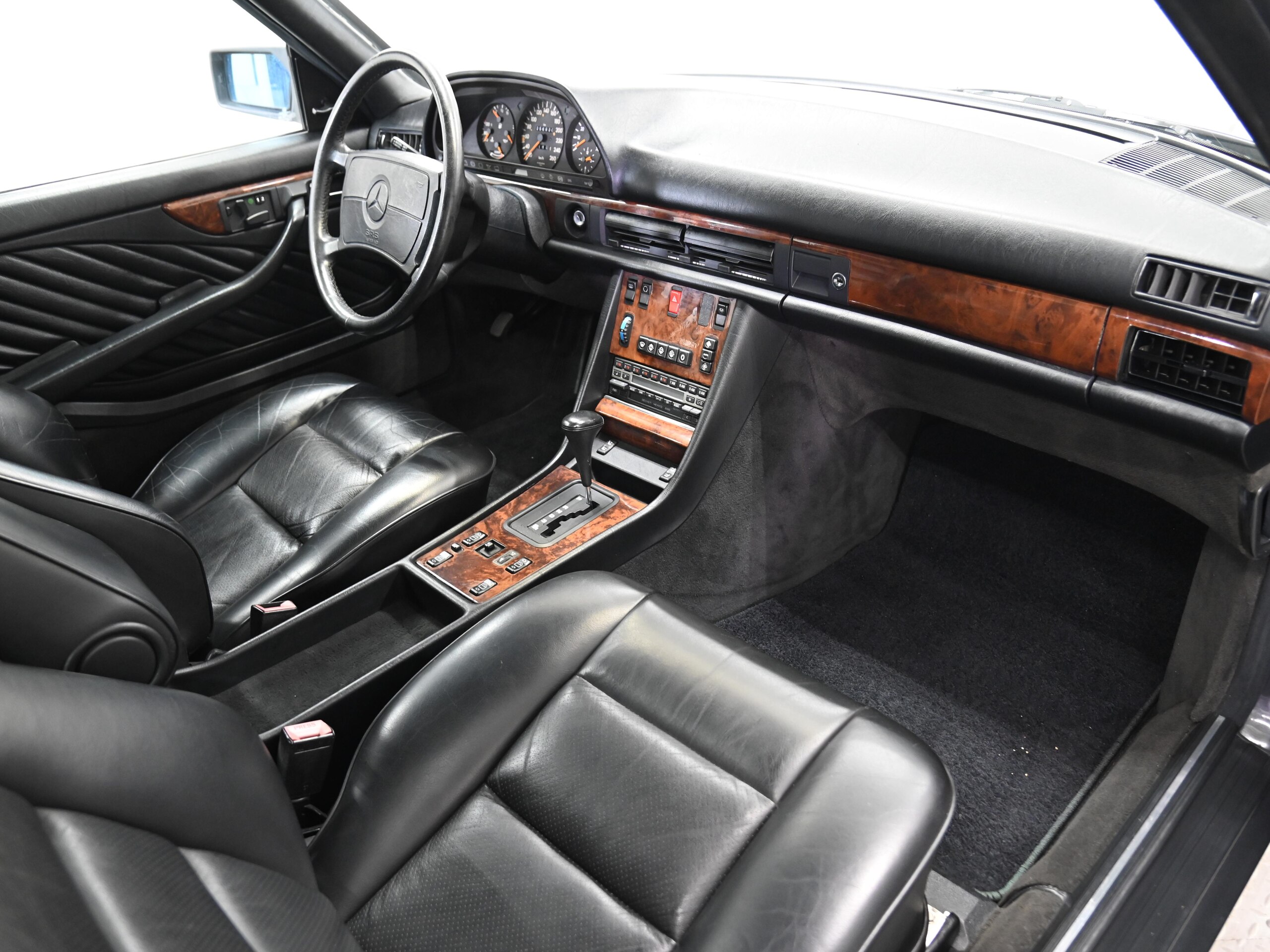 1991 Mercedes Benz 560SEC — Photo 14 / 21