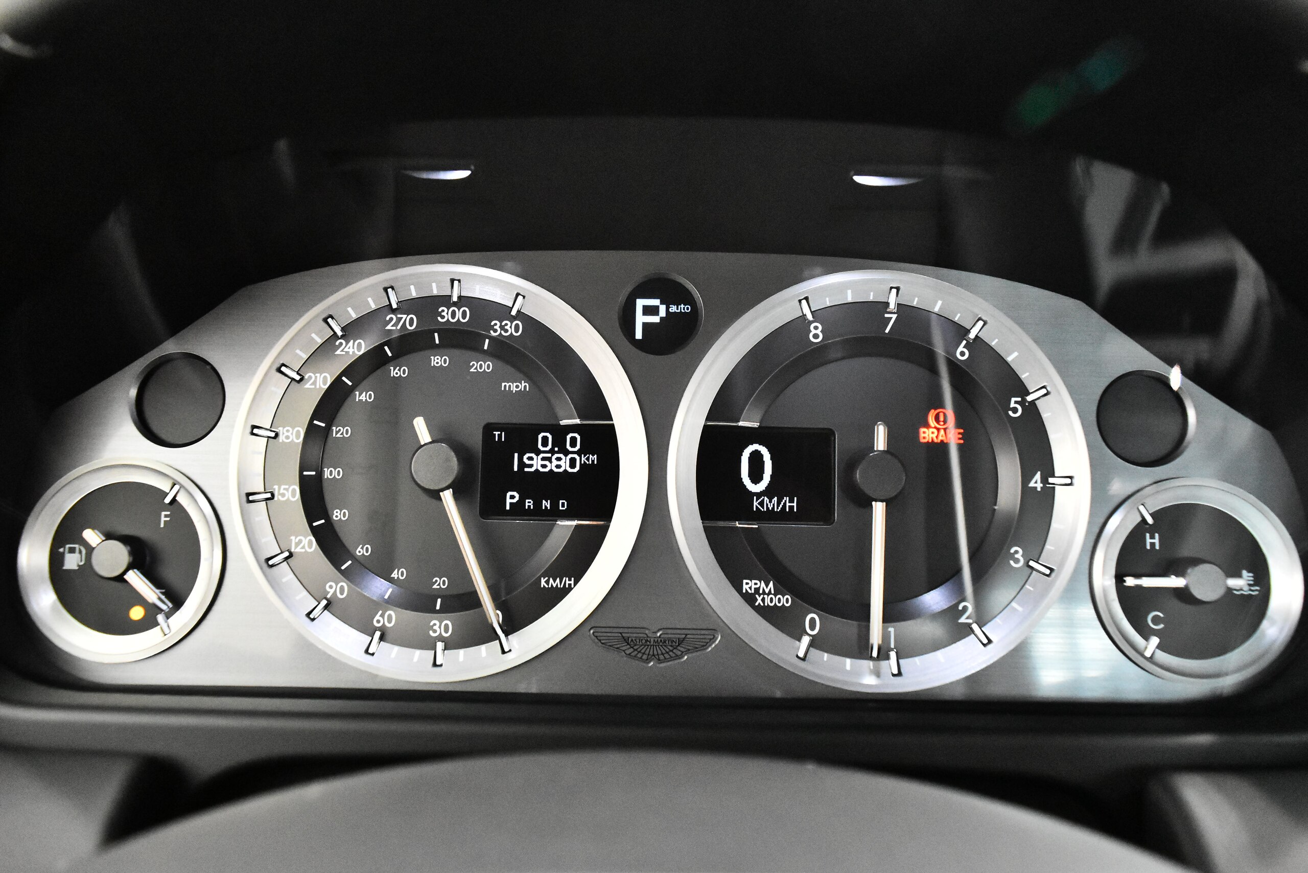 2012 Aston Martin DB9 — Photo 9 / 16