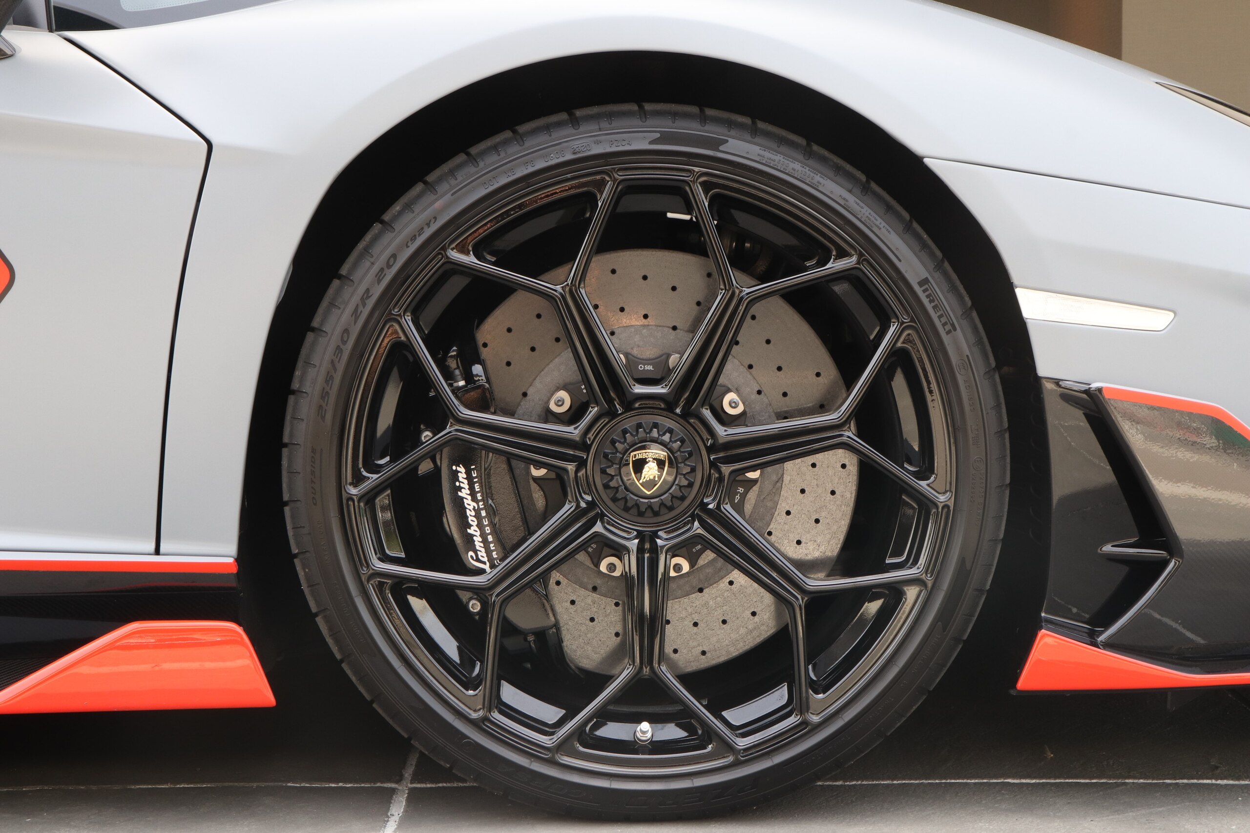 2021 Lamborghini Aventador Roadster SVJ 63 — Photo 20 / 21