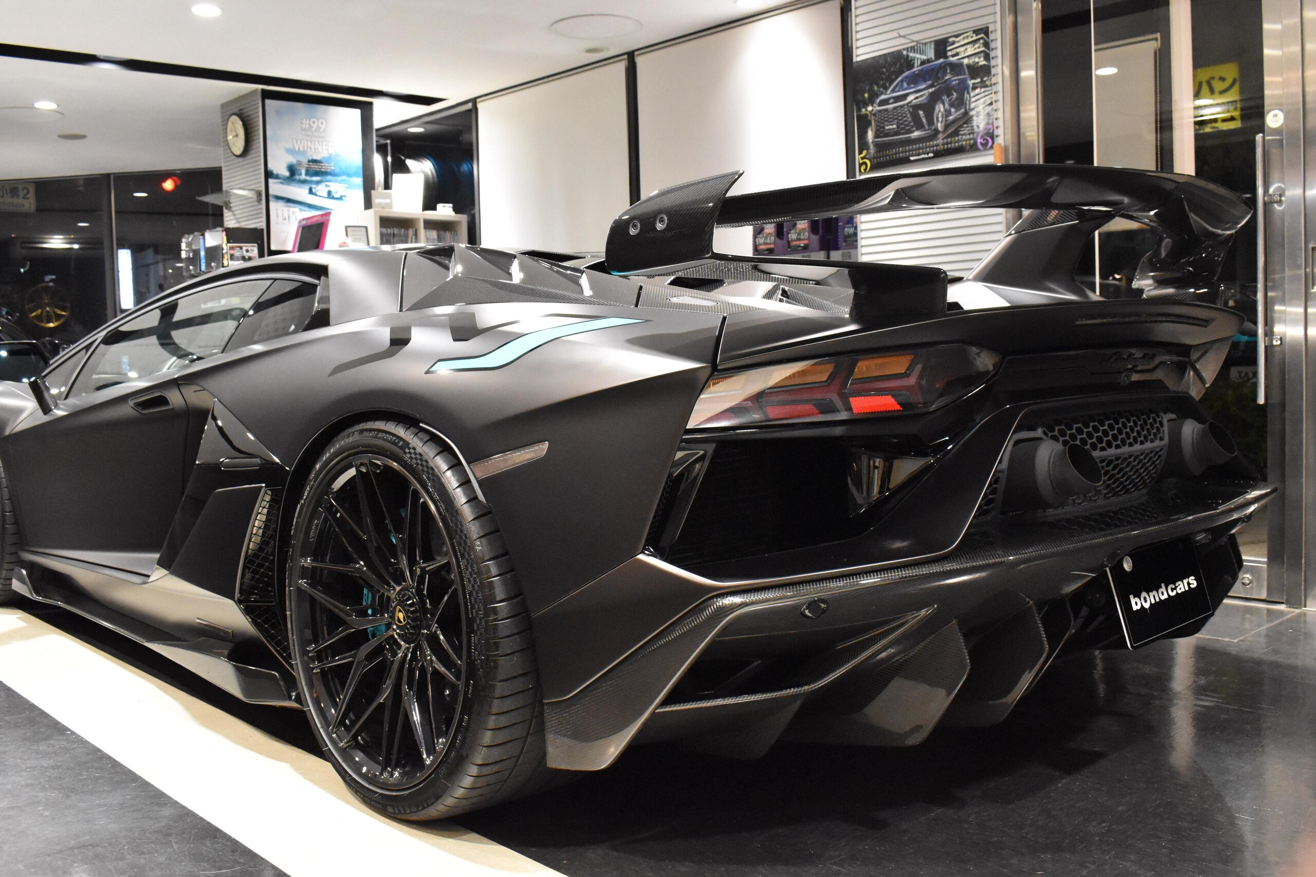 2019 Lamborghini Aventador SVJ — Photo 8 / 32