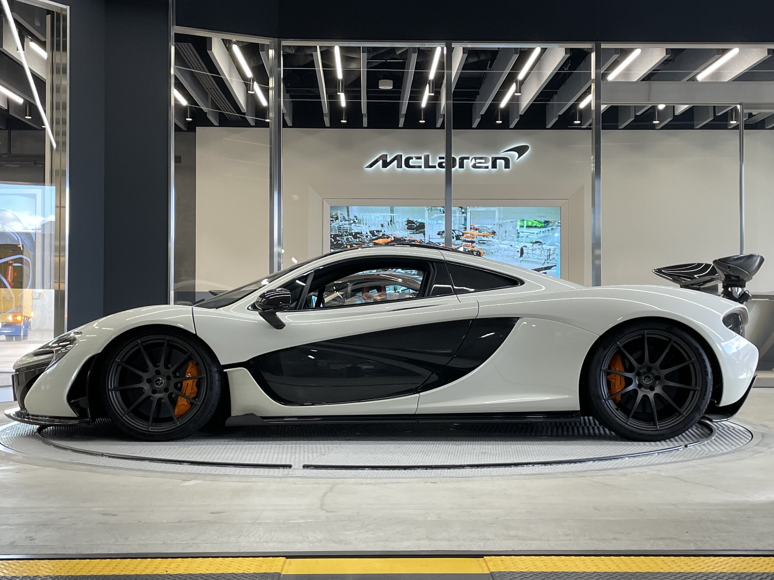 2014 McLaren P1 Limited Edition — Photo 6 / 21