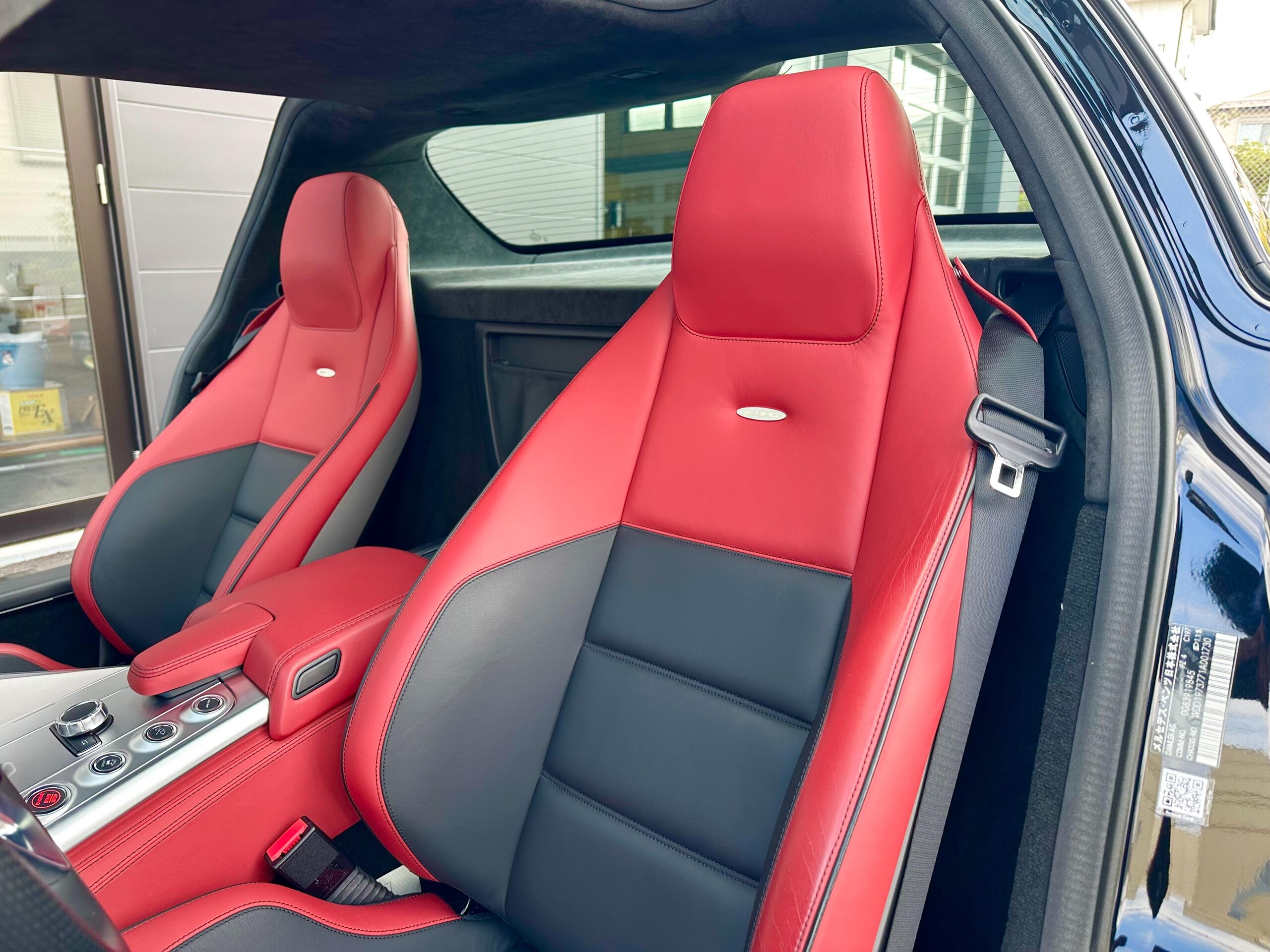 2010 Mercedes Benz SLS AMG — Photo 8 / 25