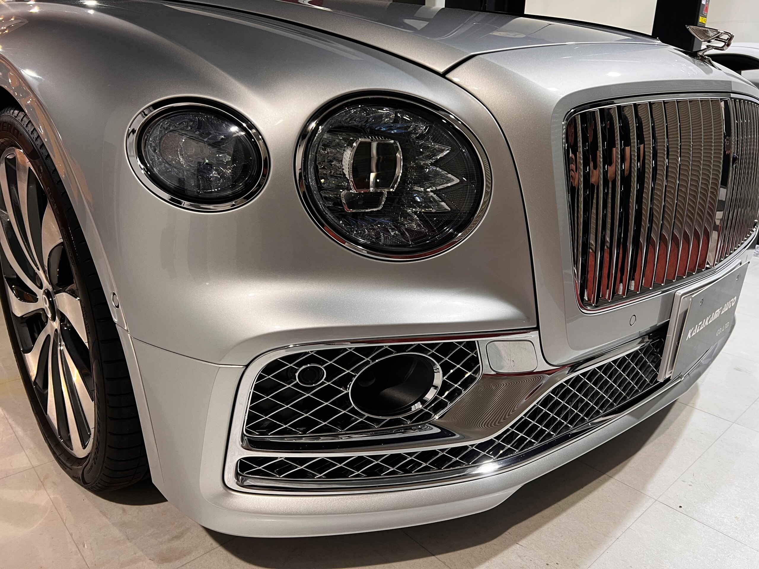 2020 Bentley Flying Spur — Photo 18 / 22