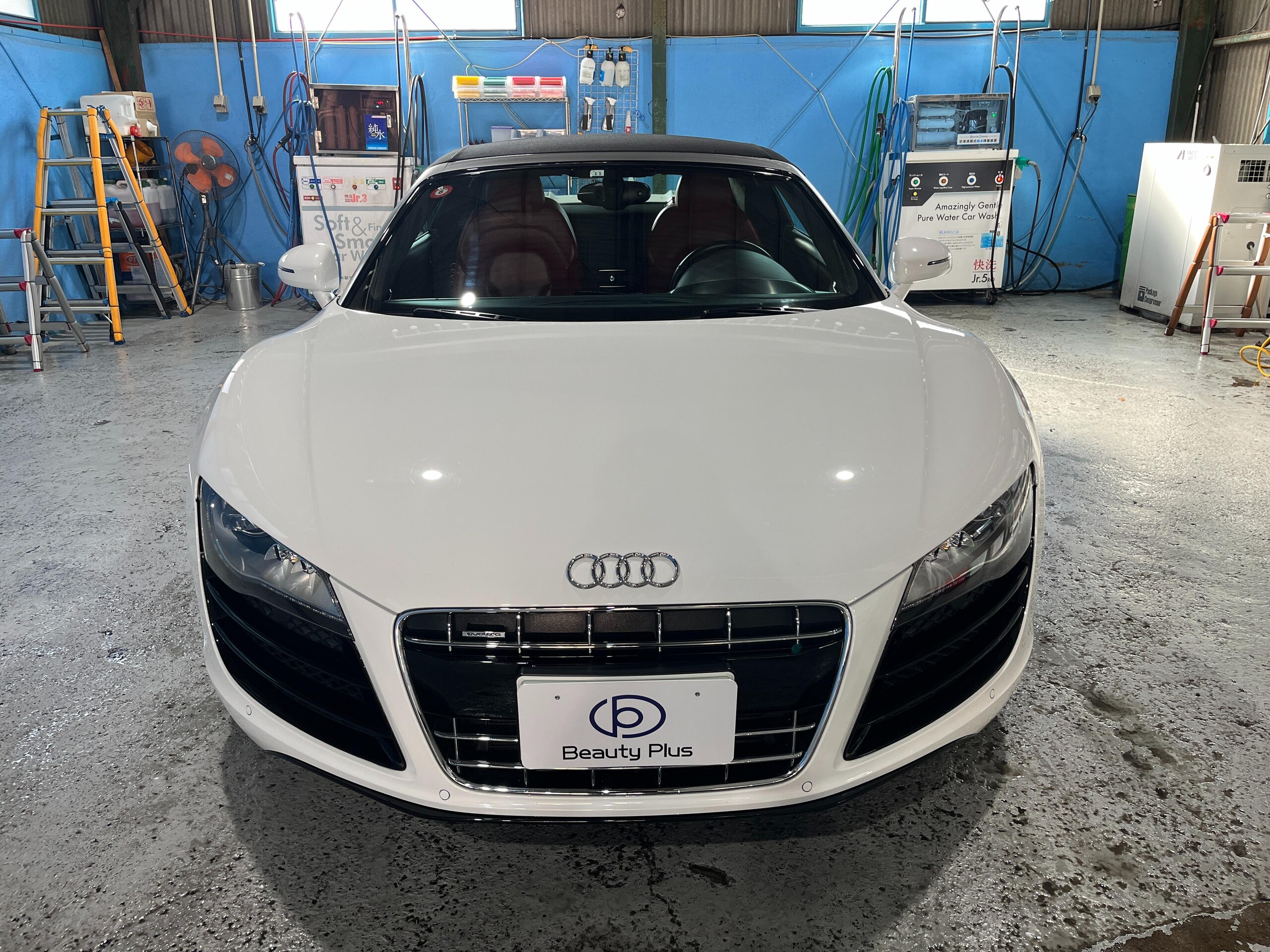 2011 Audi R8 5.2 FSI Quattro for sale in Japan