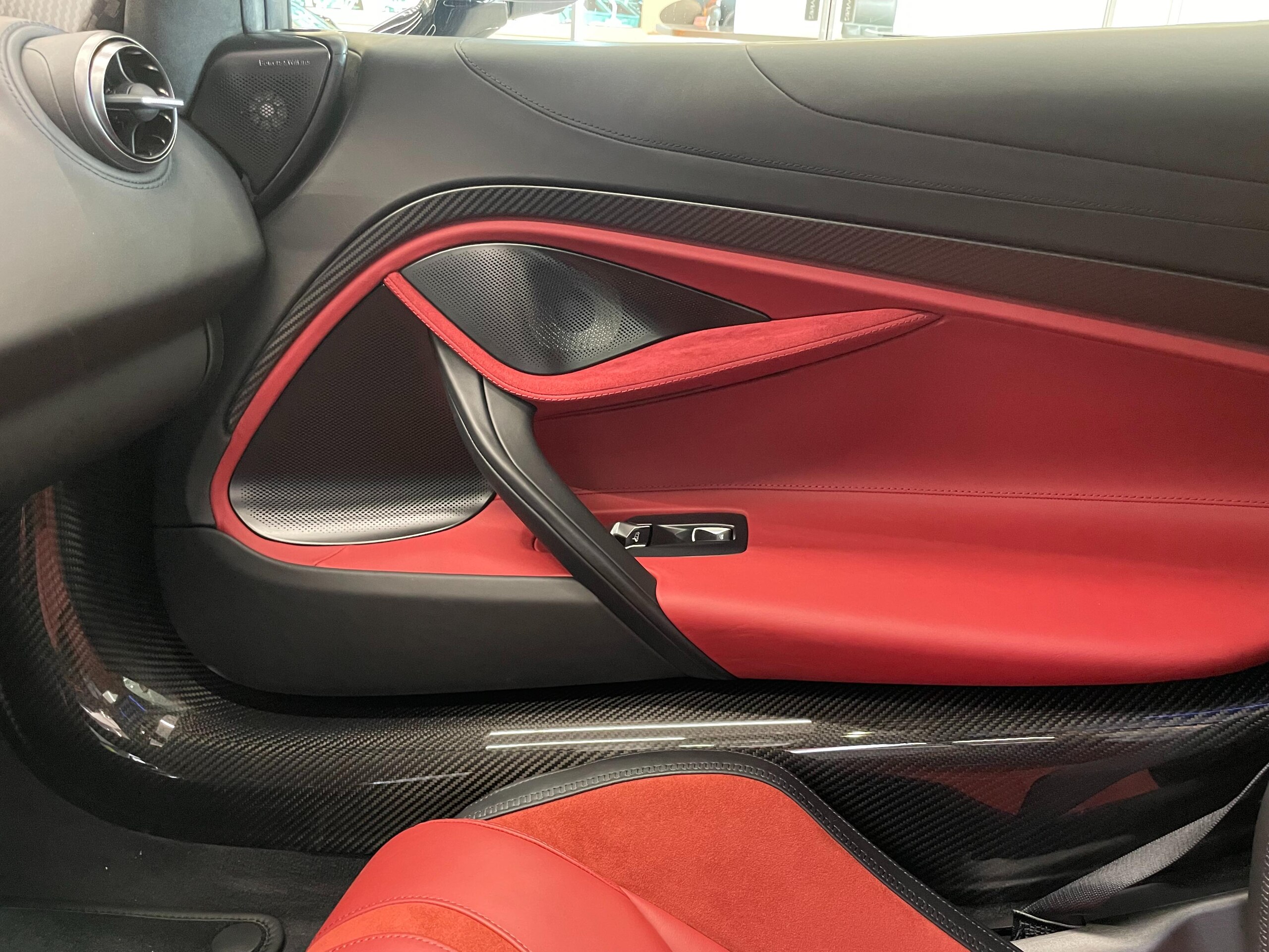 2024 McLaren 750S Spider — Photo 15 / 18