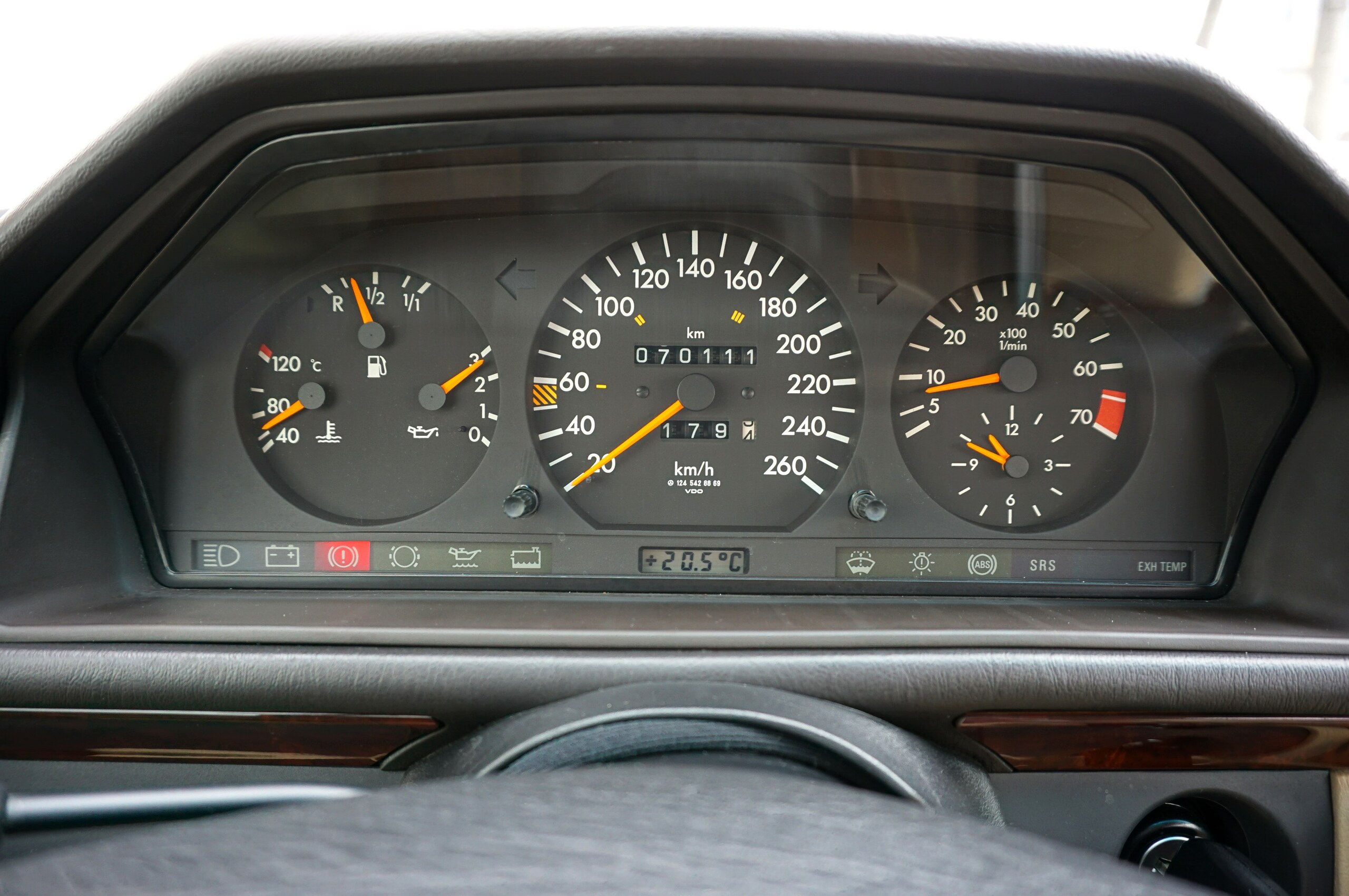 1994 Mercedes Benz E280 — Photo 8 / 16