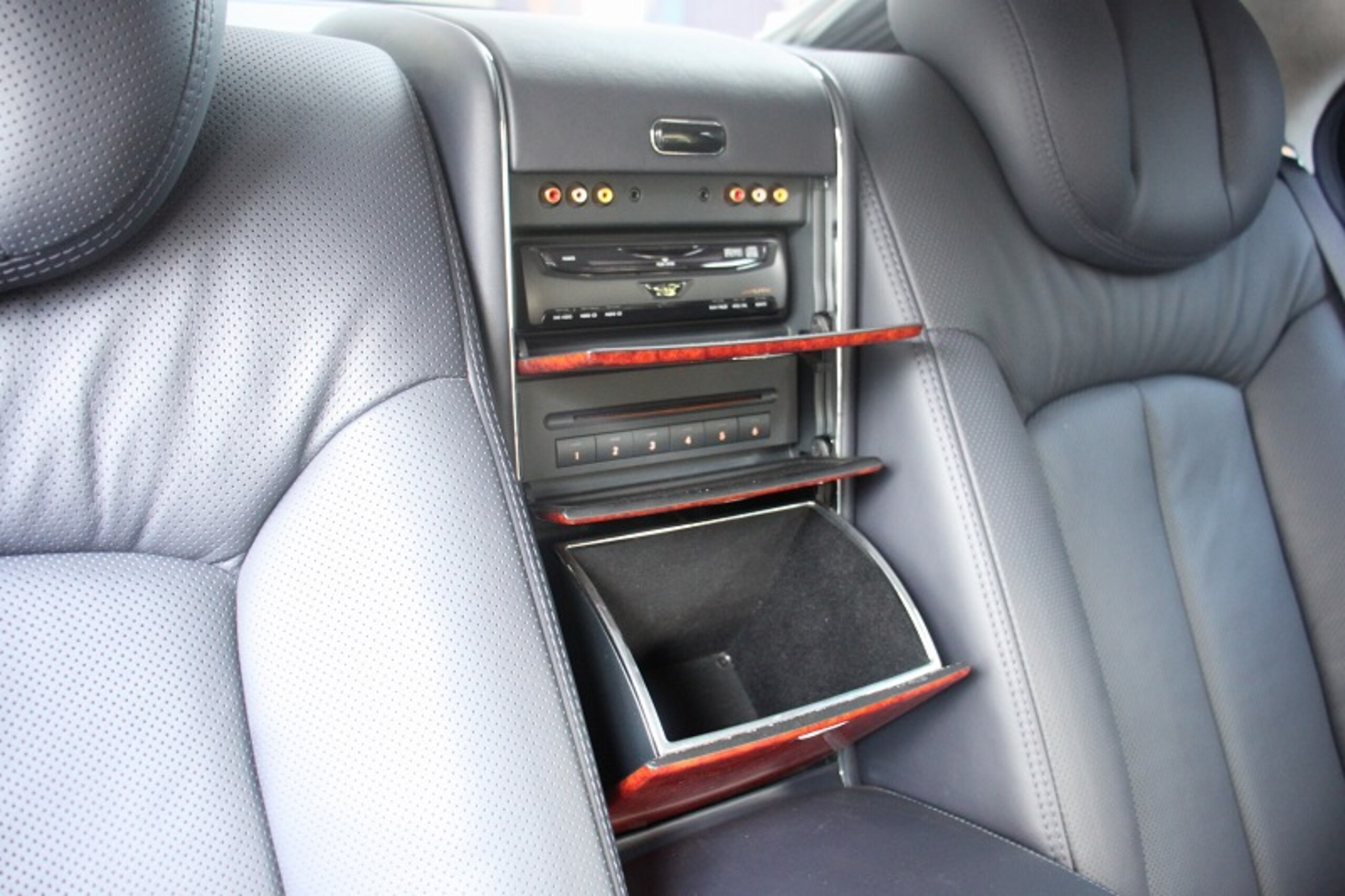 2005 Mercedes Benz Maybach 57 — Photo 25 / 33