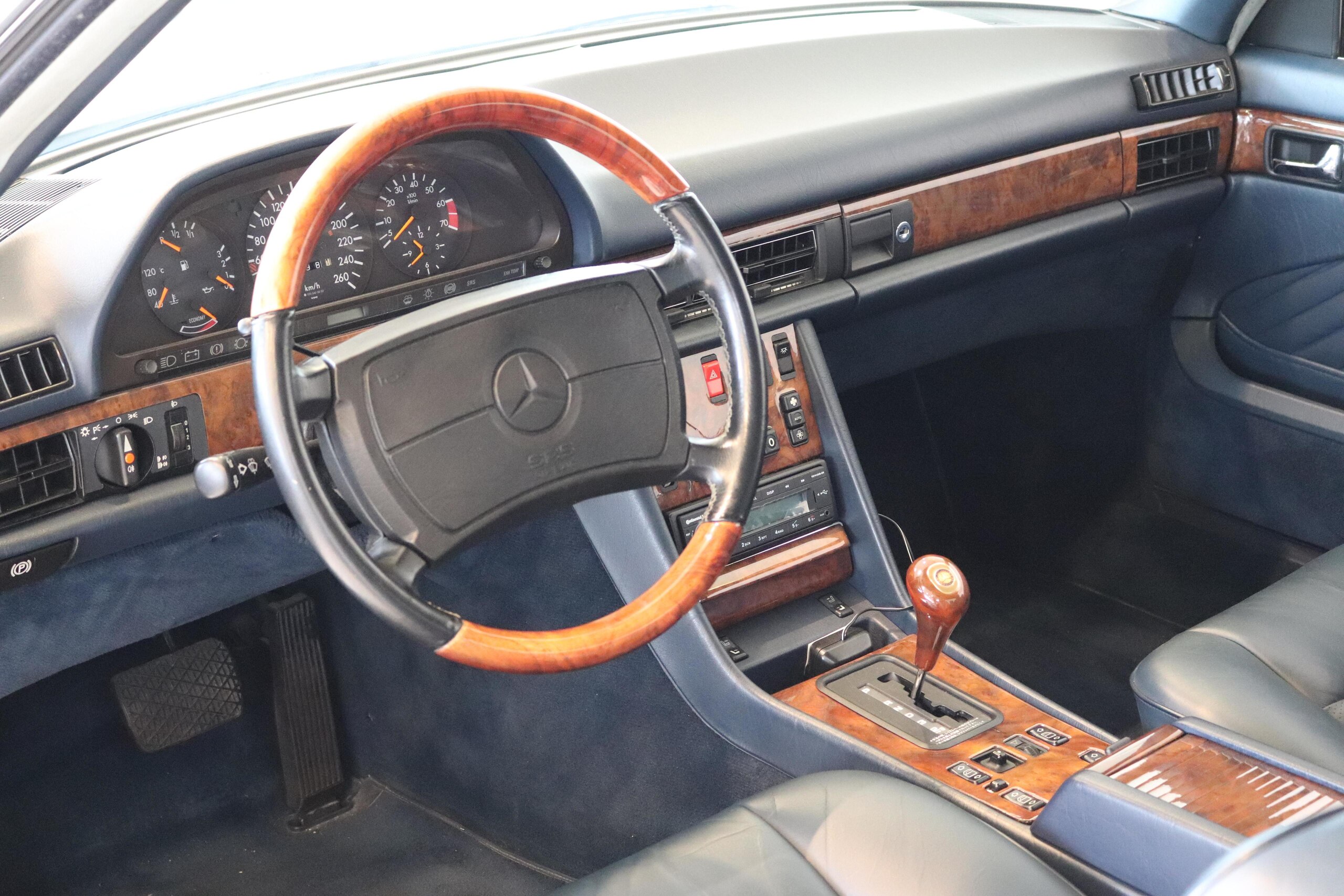 1990 Mercedes Benz 560SEC — Photo 13 / 22