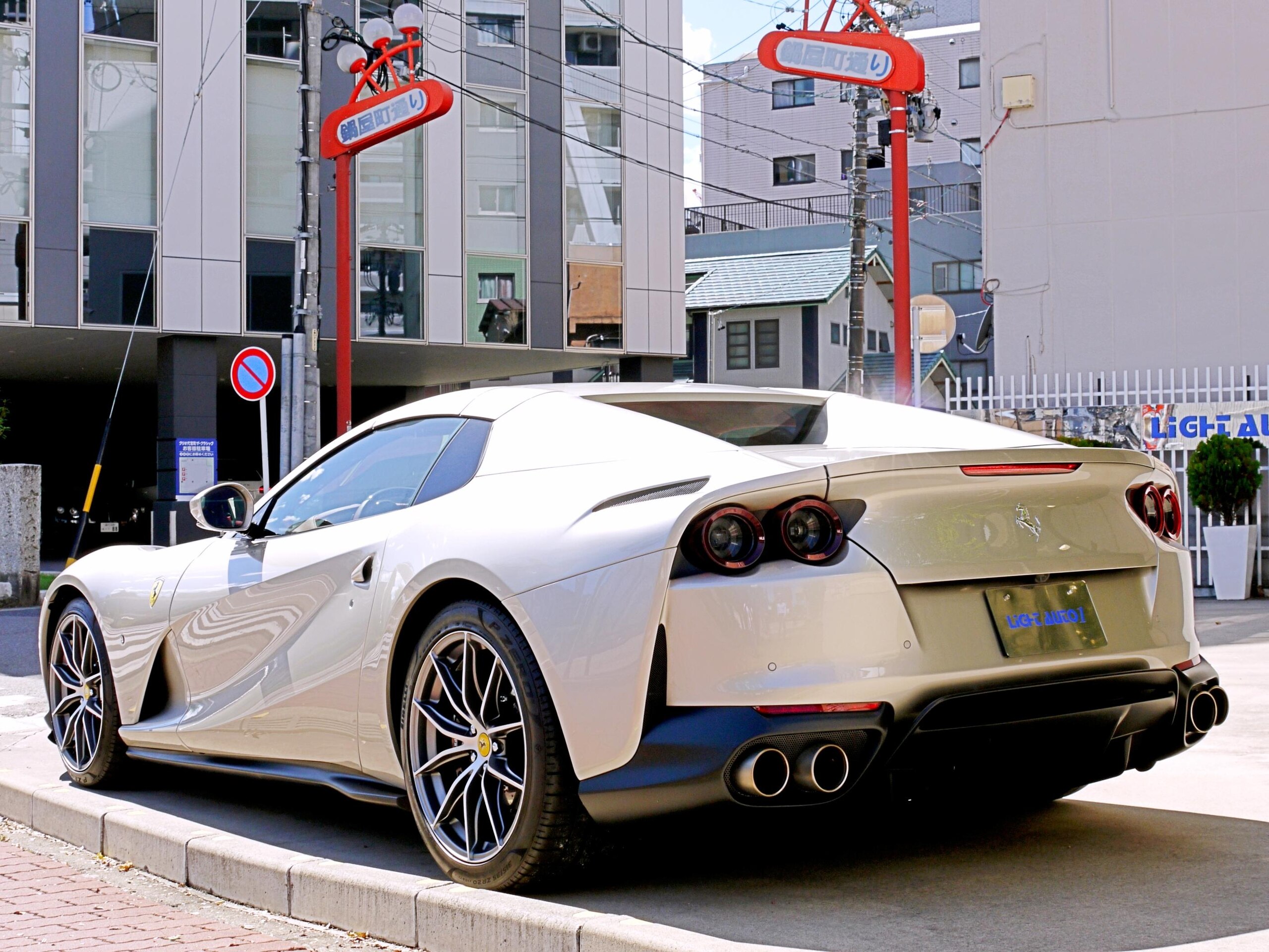 2021 Ferrari 812GTS — Photo 7 / 13