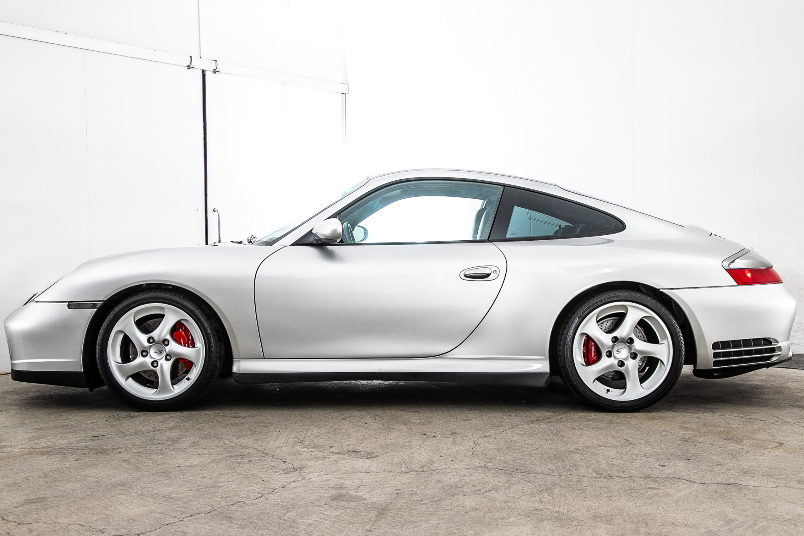 2002 Porsche 911 Carrera 4 — Photo 7 / 20