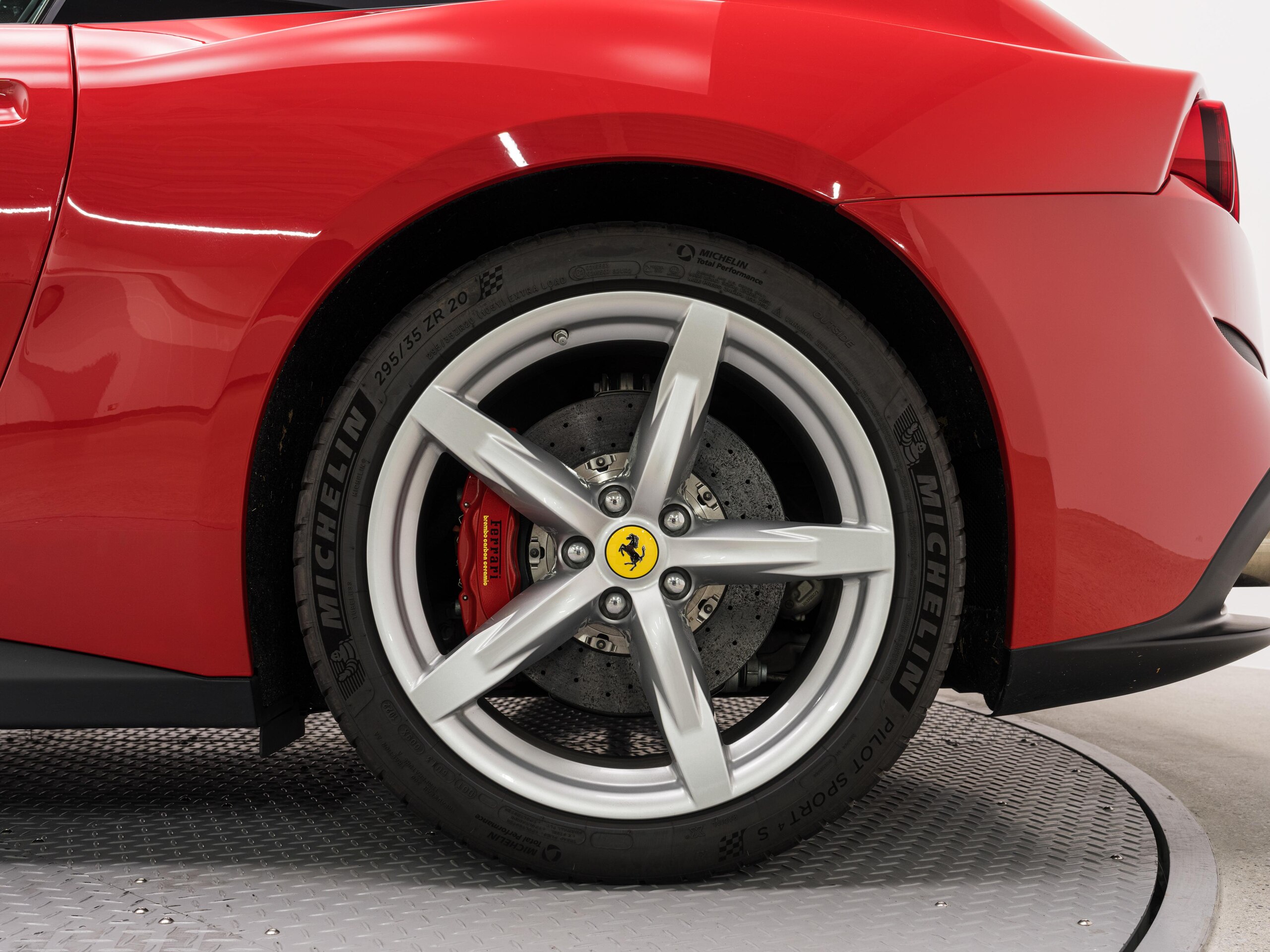 2020 Ferrari GTC4Lusso — Photo 26 / 29