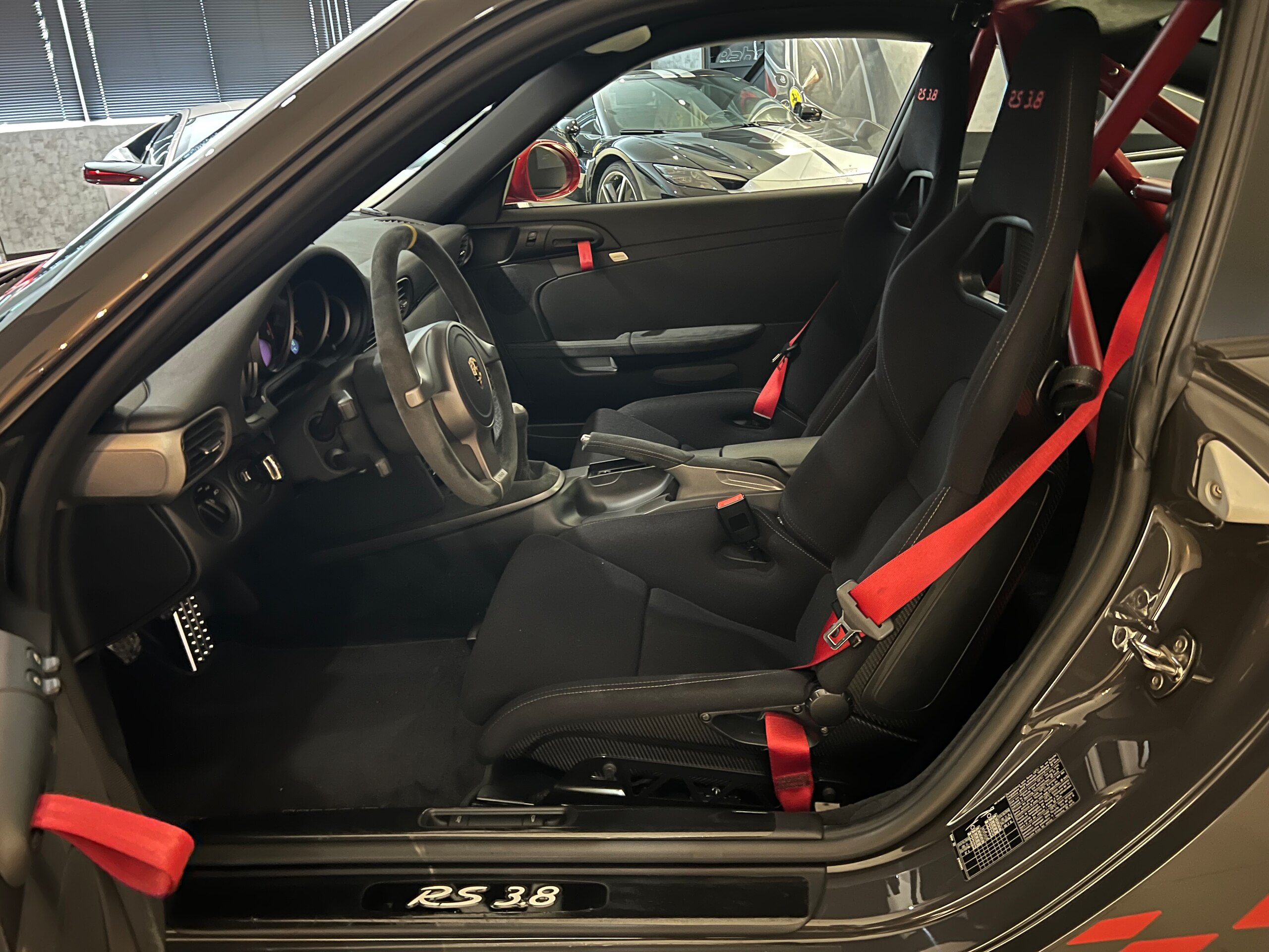 2010 Porsche 911 GT3 RS — Photo 13 / 35