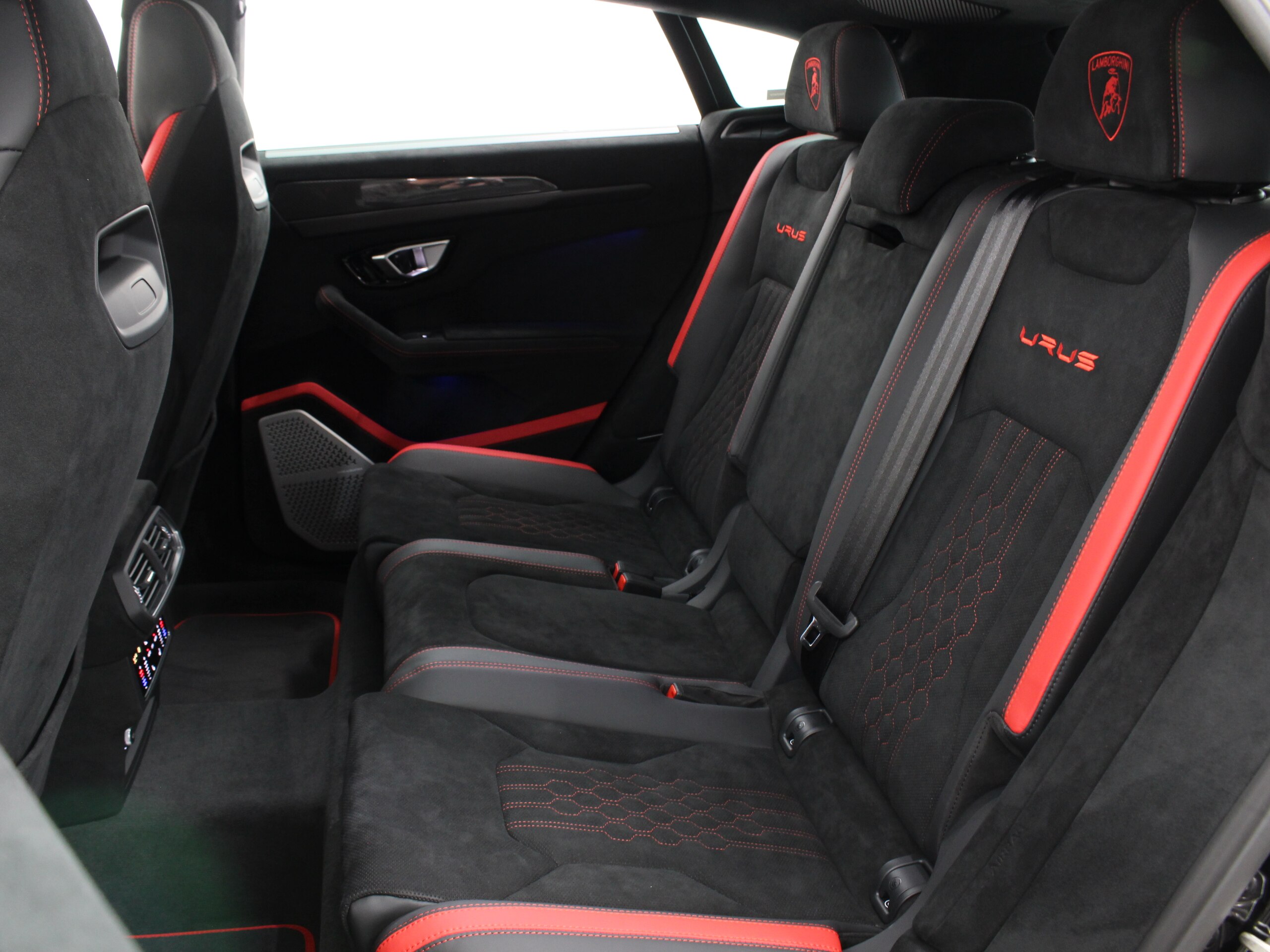 2024 Lamborghini Urus Performante — Photo 18 / 27