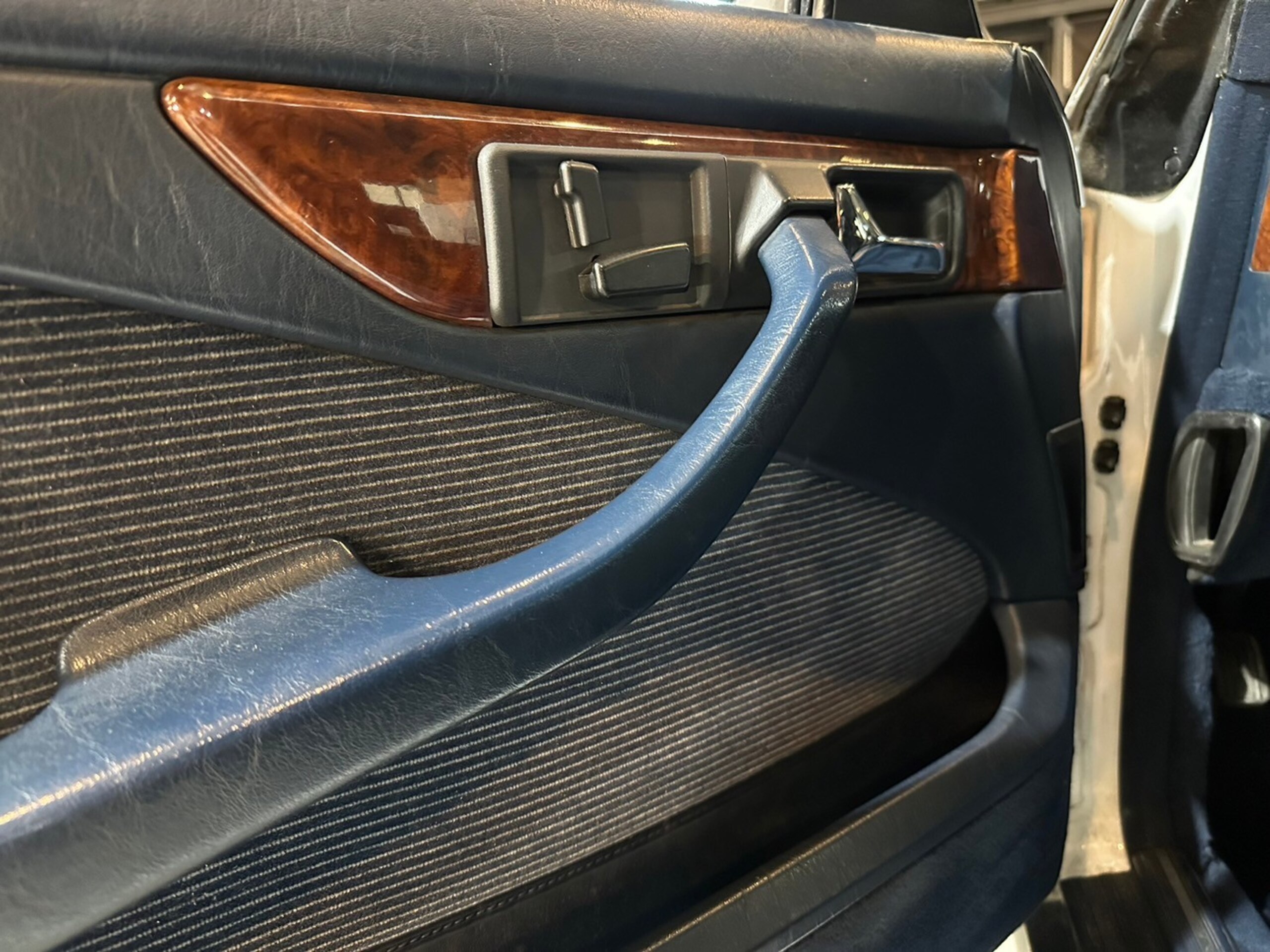 1982 Mercedes Benz 380SEC — Photo 6 / 13