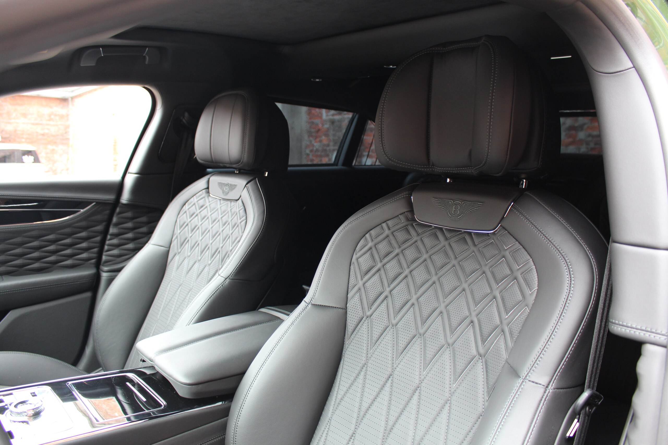 2022 Bentley Flying Spur — Photo 15 / 18