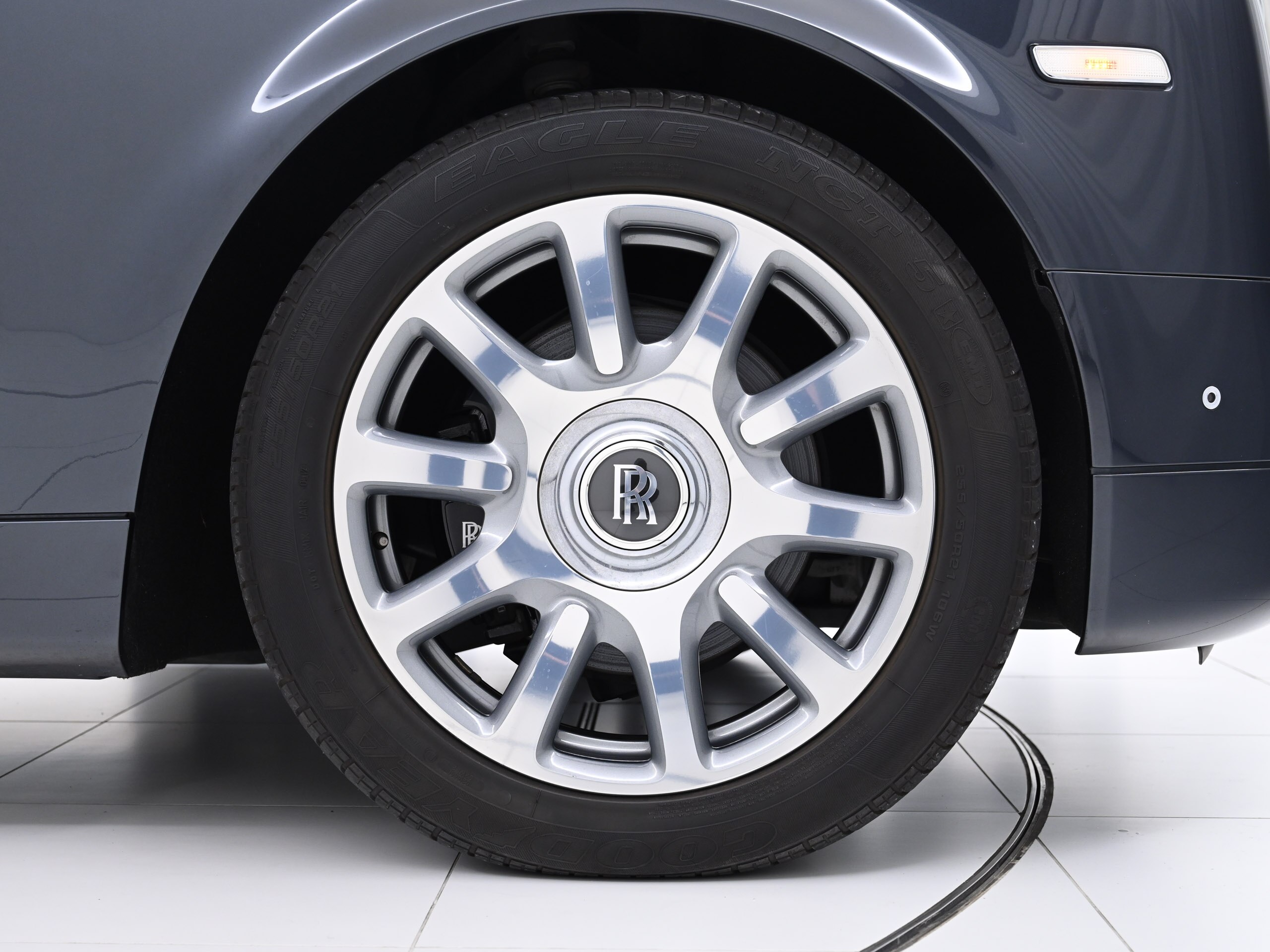 2015 Rolls-Royce Phantom — Photo 25 / 27