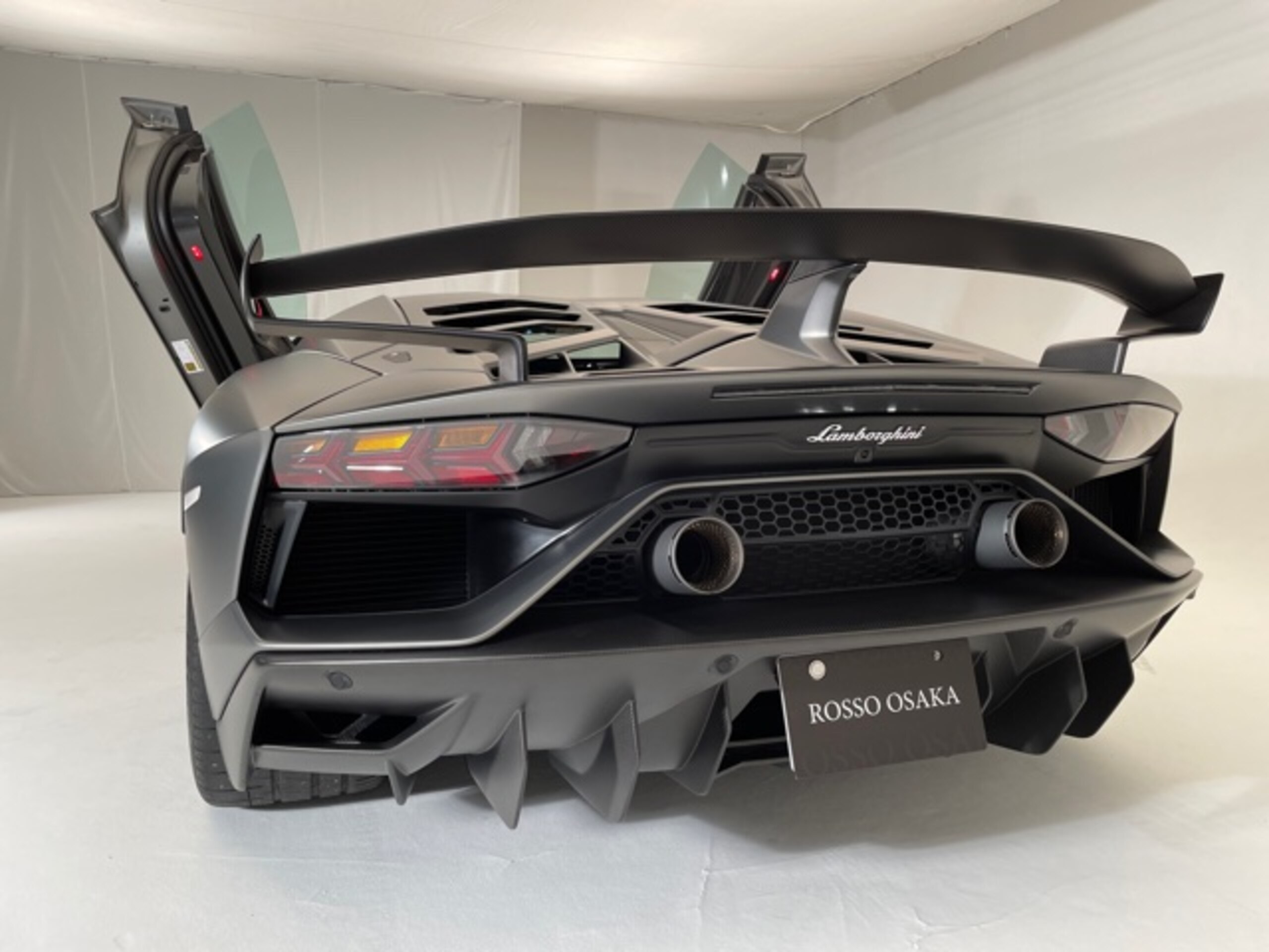 2019 Lamborghini Aventador SVJ — Photo 6 / 15