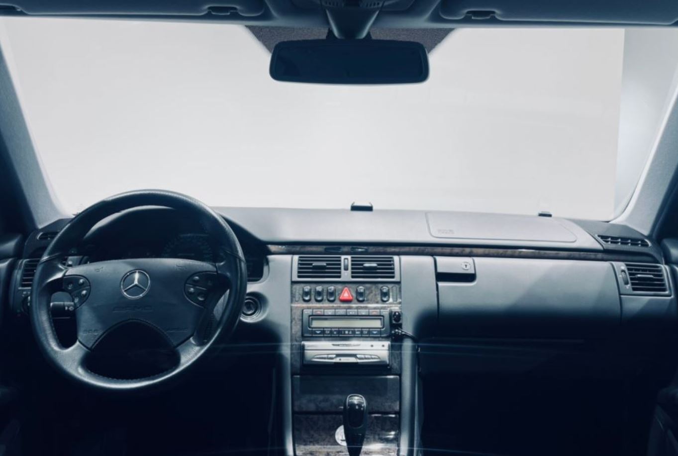 2001 Mercedes Benz E55 AMG — Photo 13 / 19