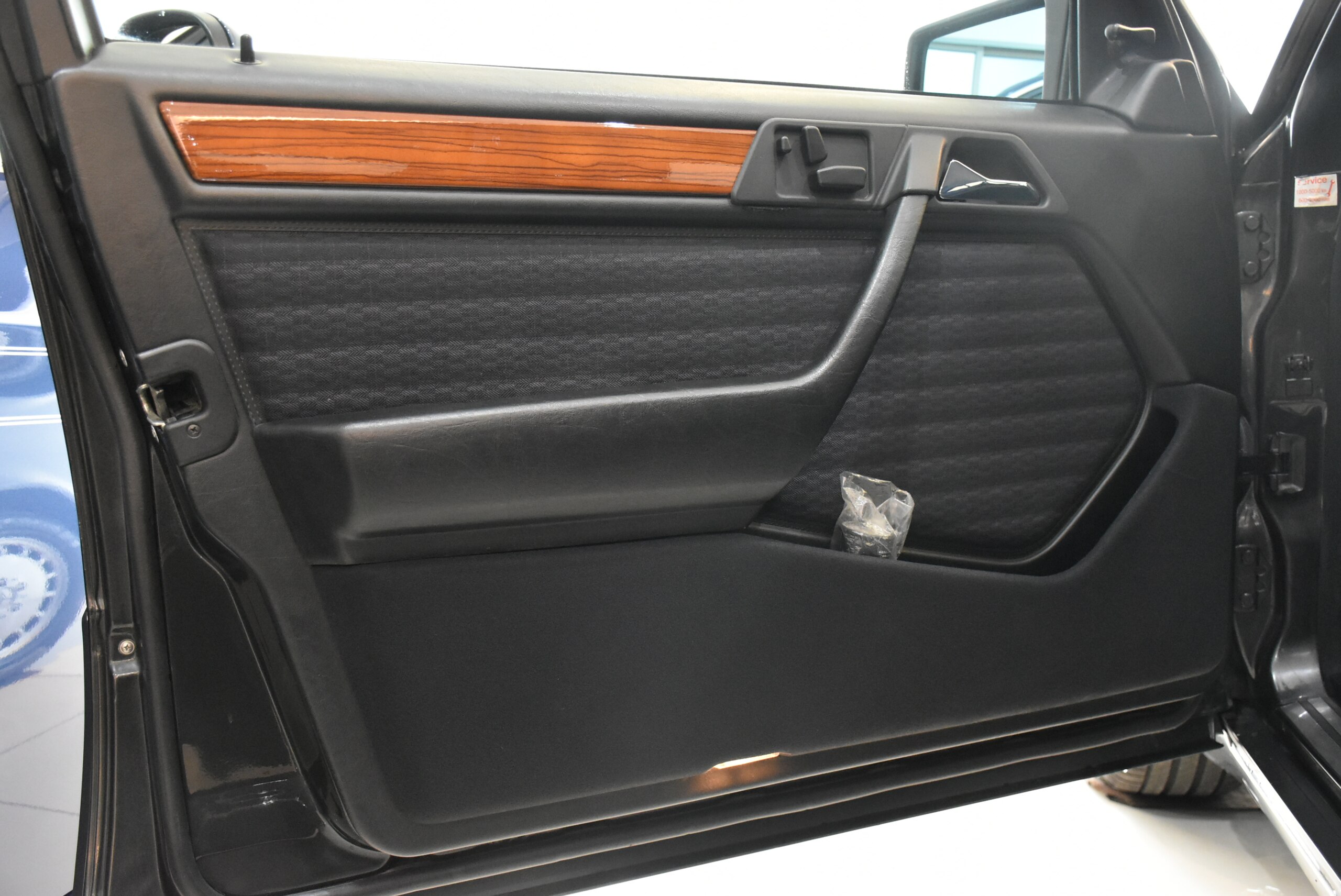 1992 Mercedes Benz 300E-24 — Photo 13 / 19