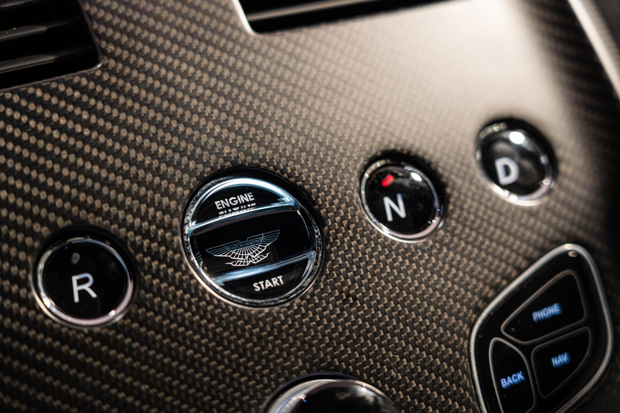 2015 Aston Martin Vantage GT12 — Photo 14 / 19
