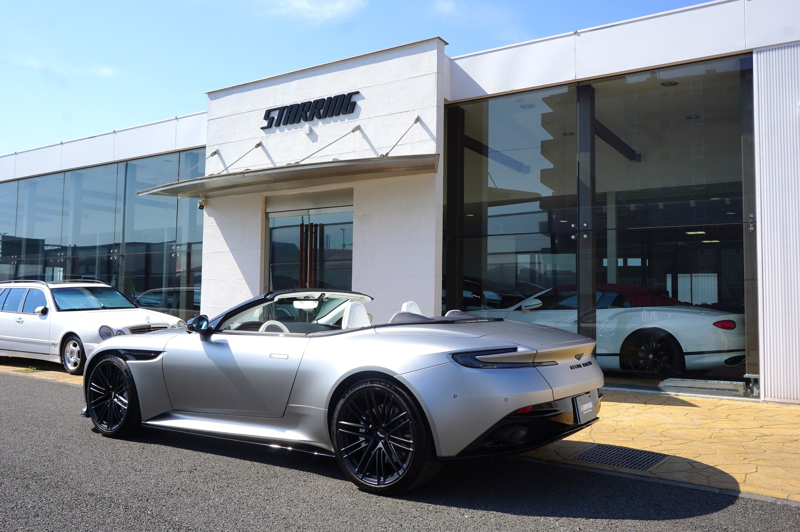 2024 Aston Martin DB12 Volante — Photo 13 / 45