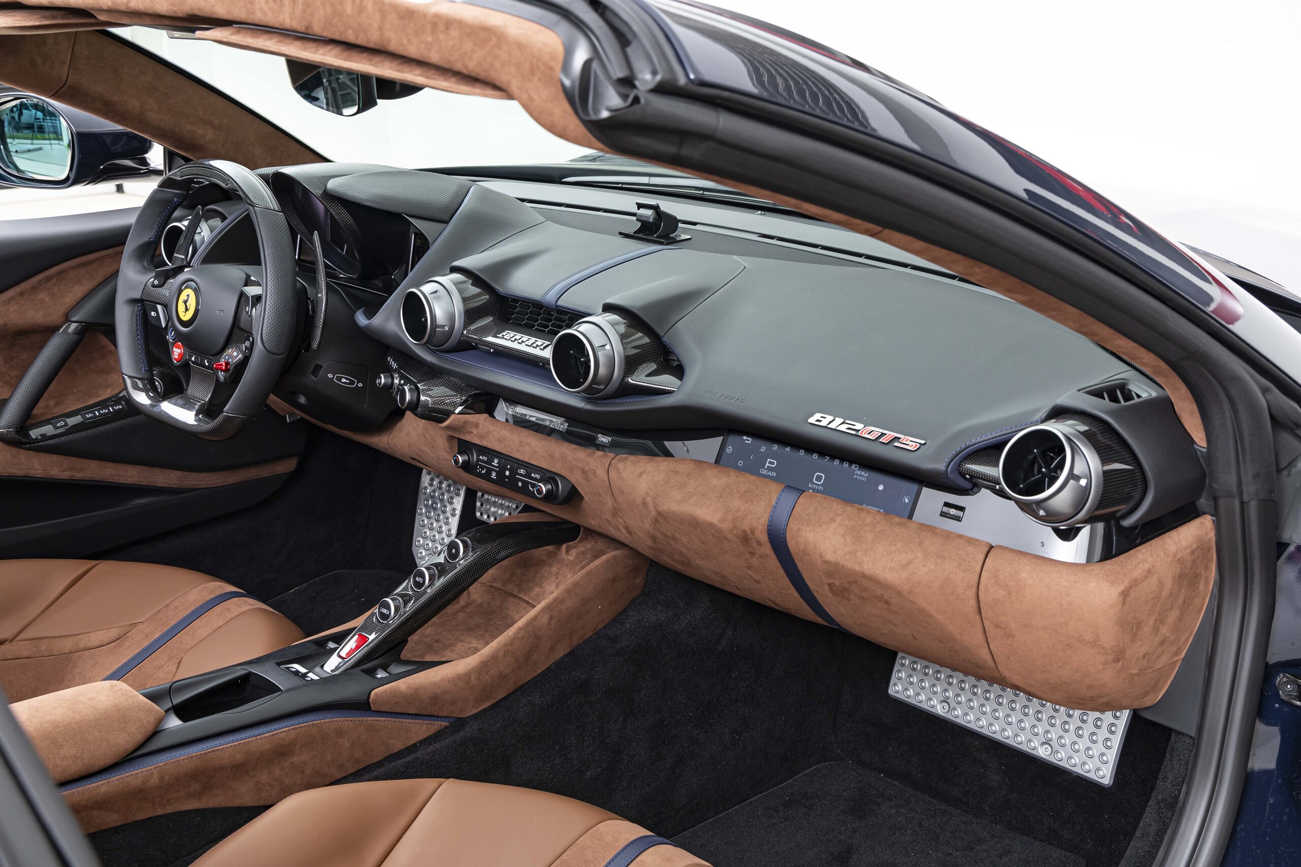 2023 Ferrari 812GTS — Photo 19 / 29