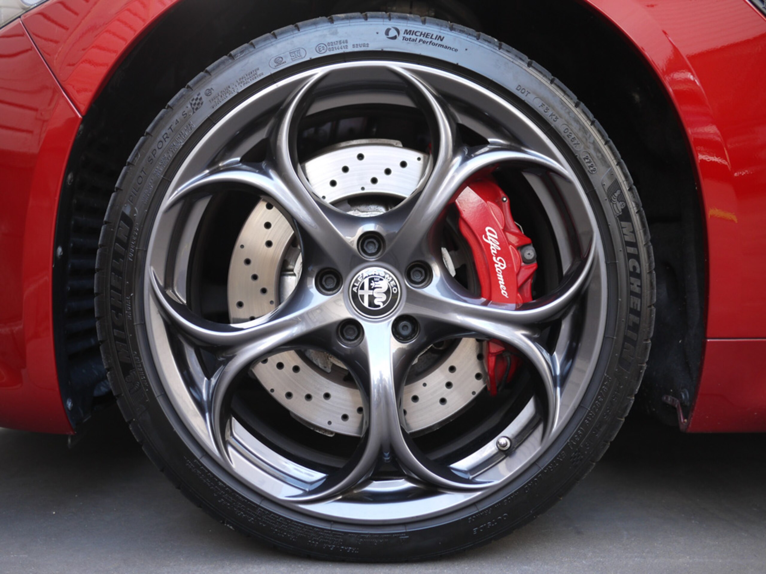 2018 Alfa Romeo Giulia Quadrifoglio — Photo 19 / 20