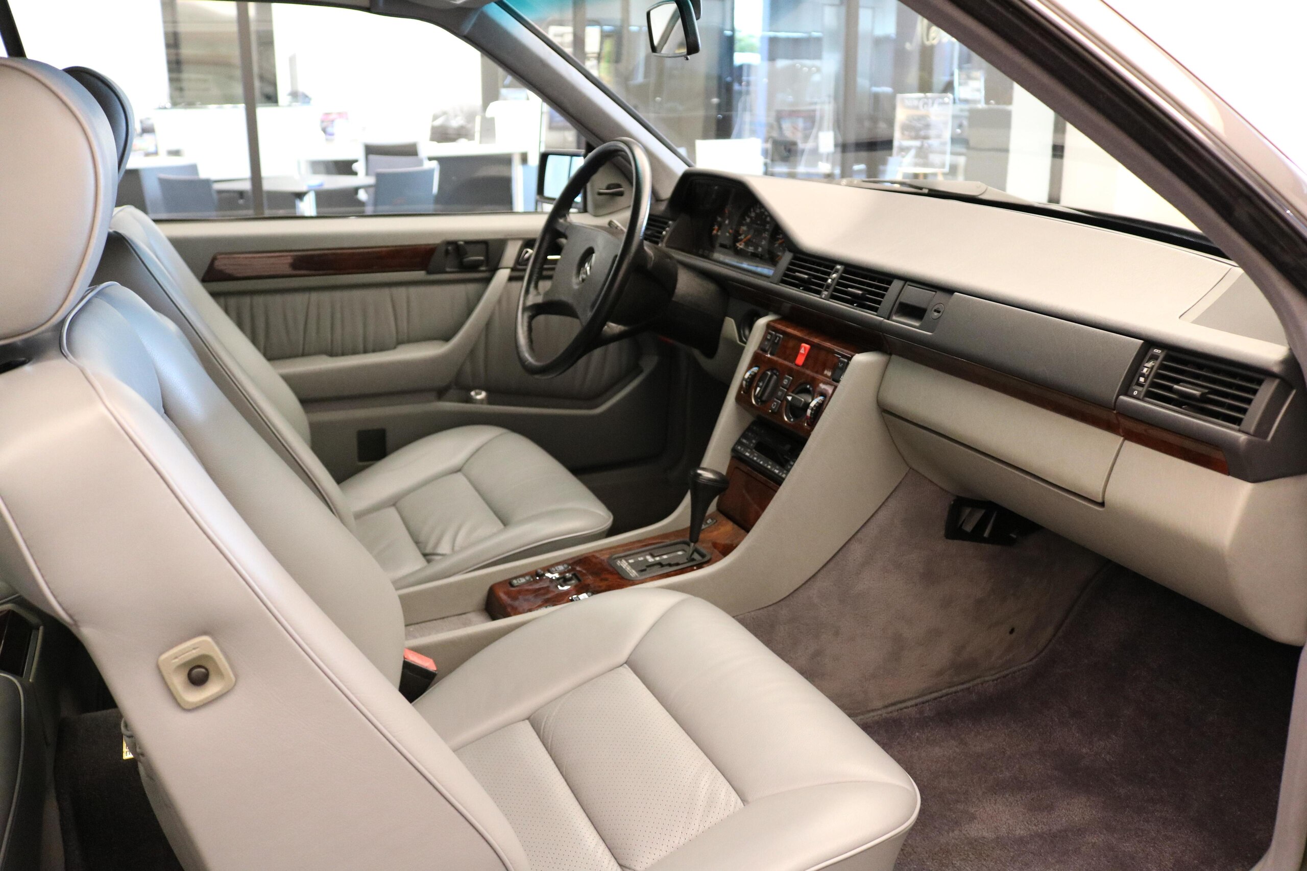1991 Mercedes Benz 300CE-24 — Photo 13 / 19