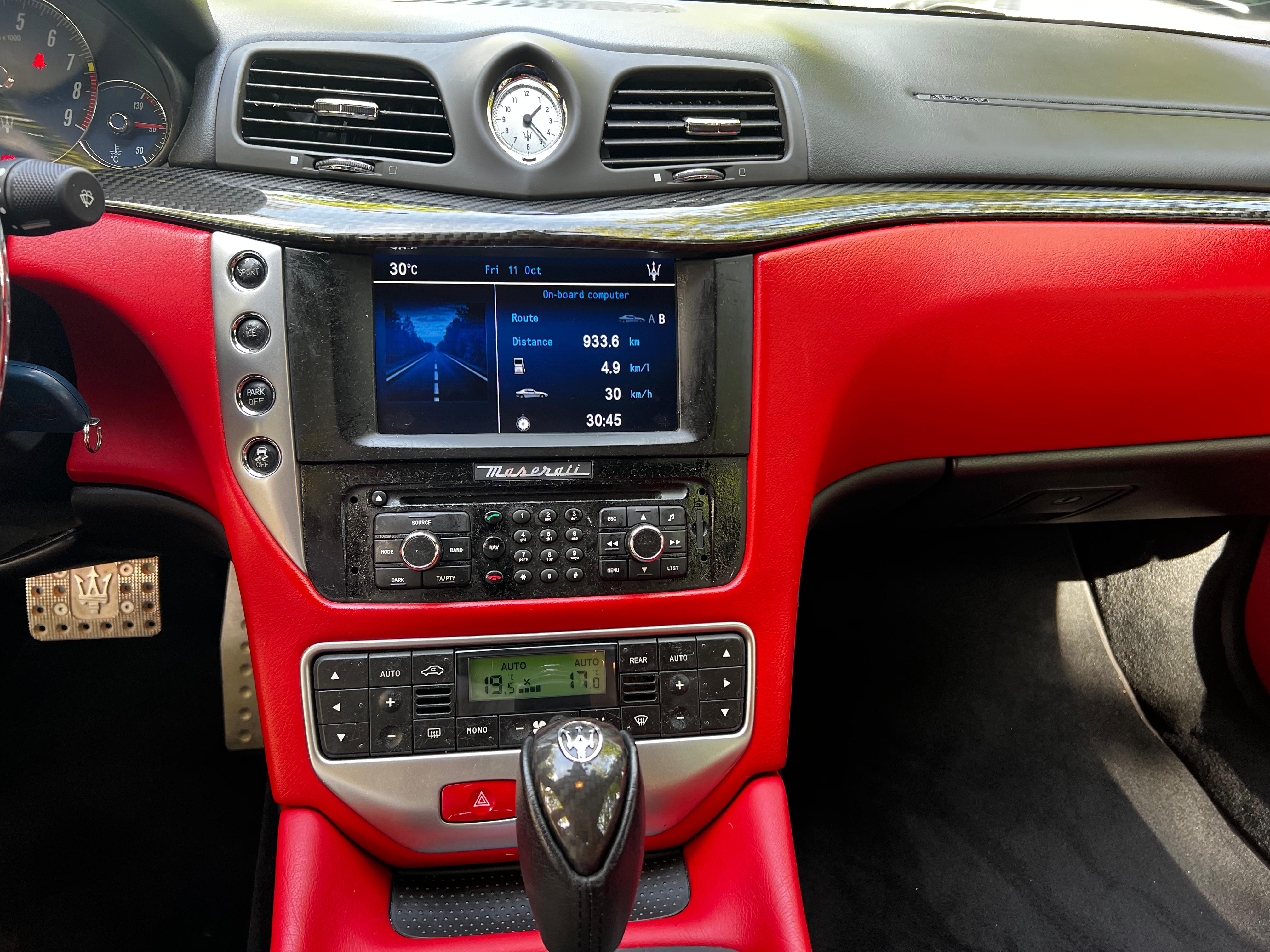 2015 Maserati GranTurismo Sport — Photo 11 / 16