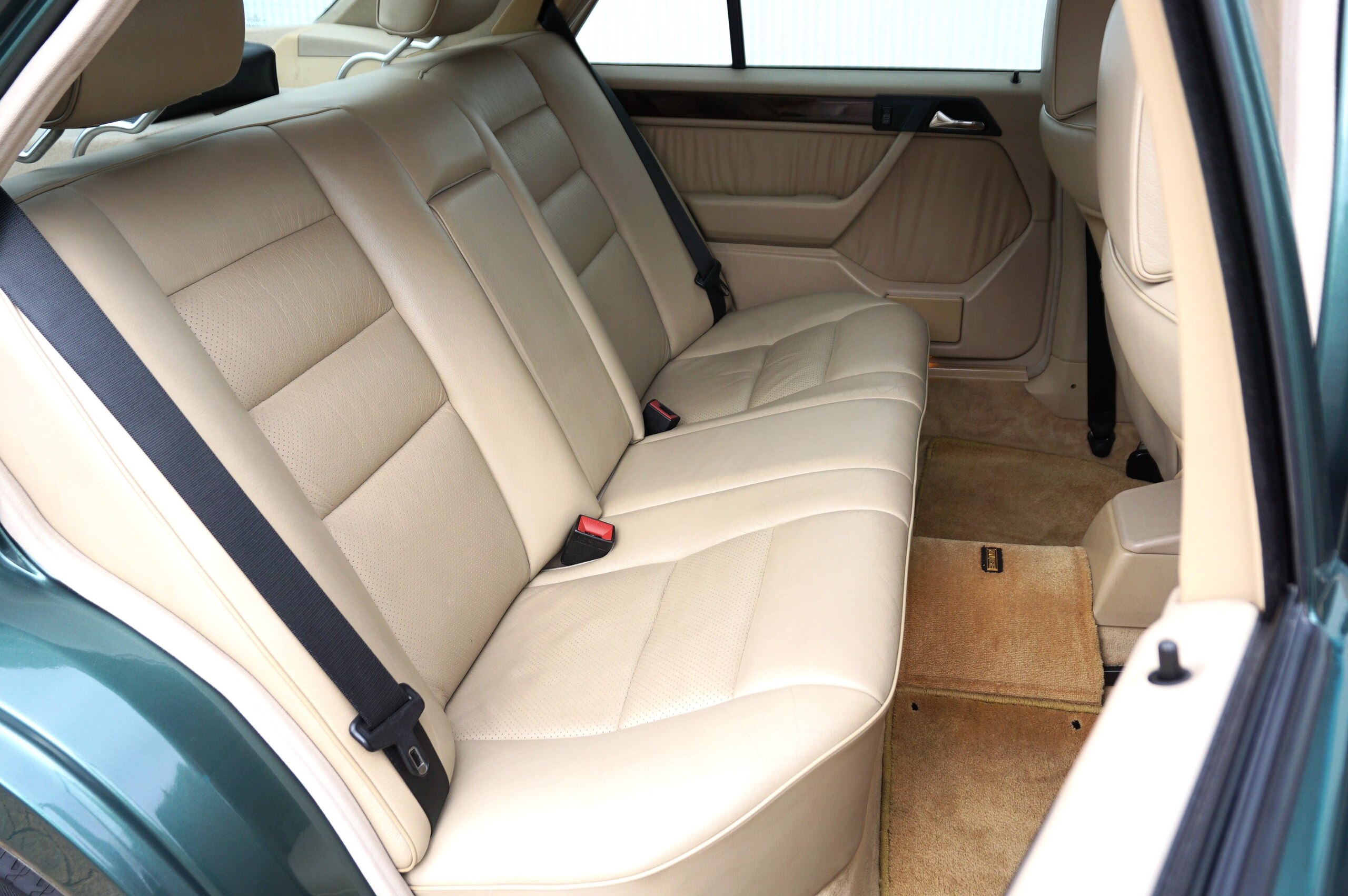 1994 Mercedes Benz E280 — Photo 13 / 16