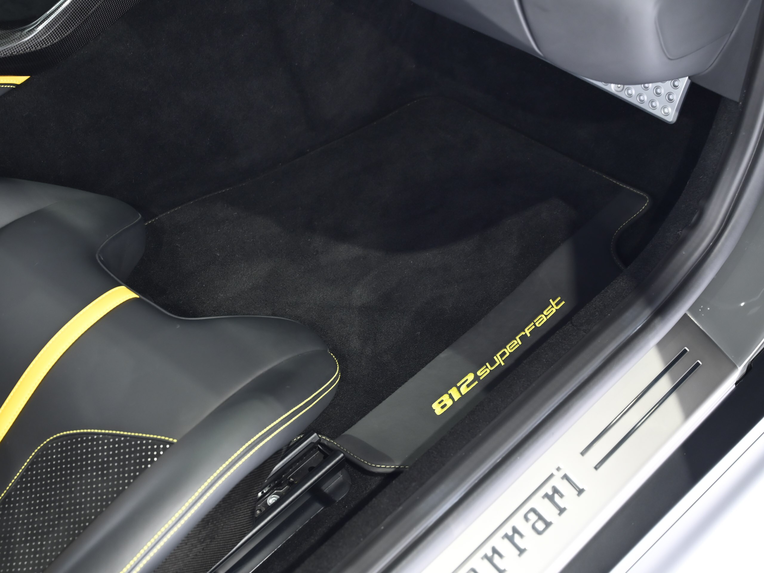 2019 Ferrari 812 Superfast — Photo 15 / 19