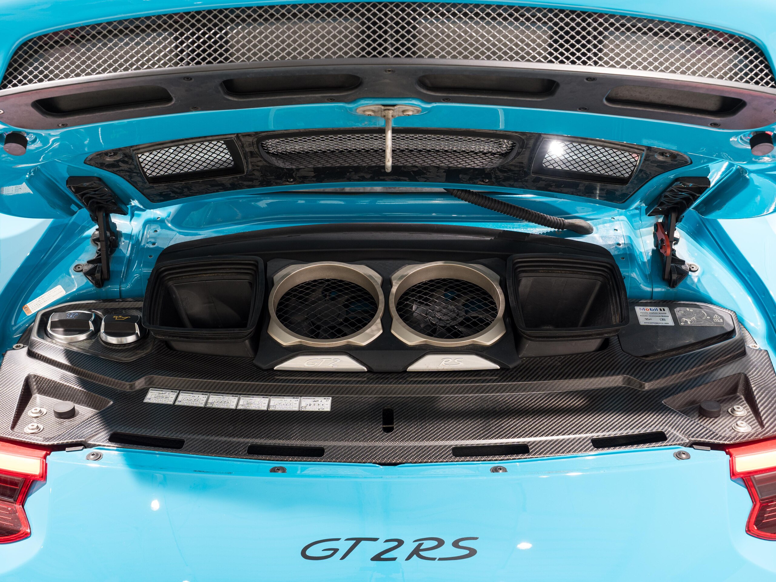 2019 Porsche 911 GT2 RS — Photo 19 / 20